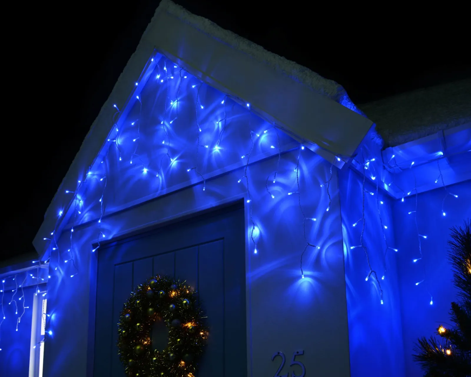 WeRChristmas 360 Icicle LED Light String, Blue, 8.8 M