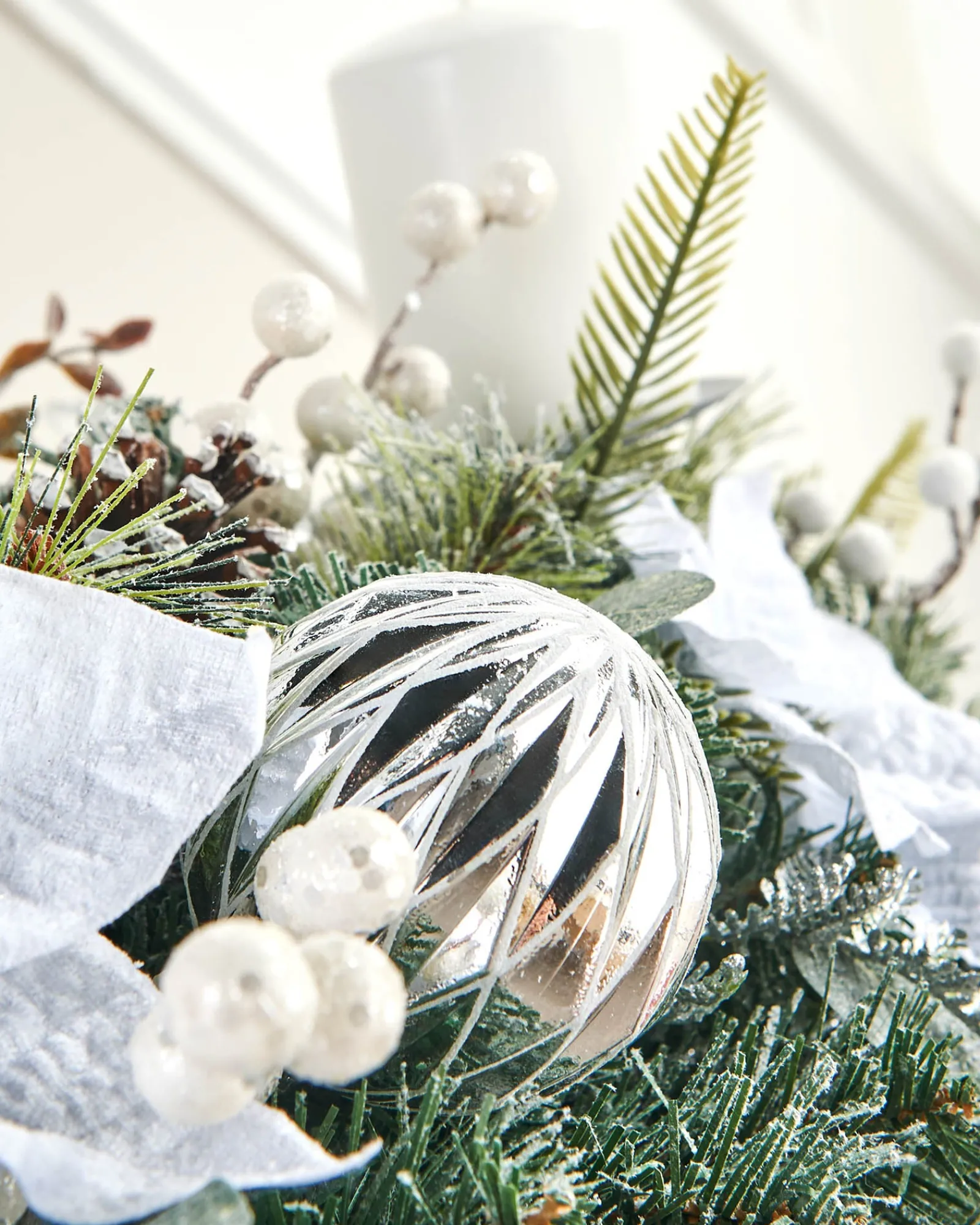 WeRChristmas 3 Pillar Decorated Garland Candle Holder, White/Silver, 76 Cm