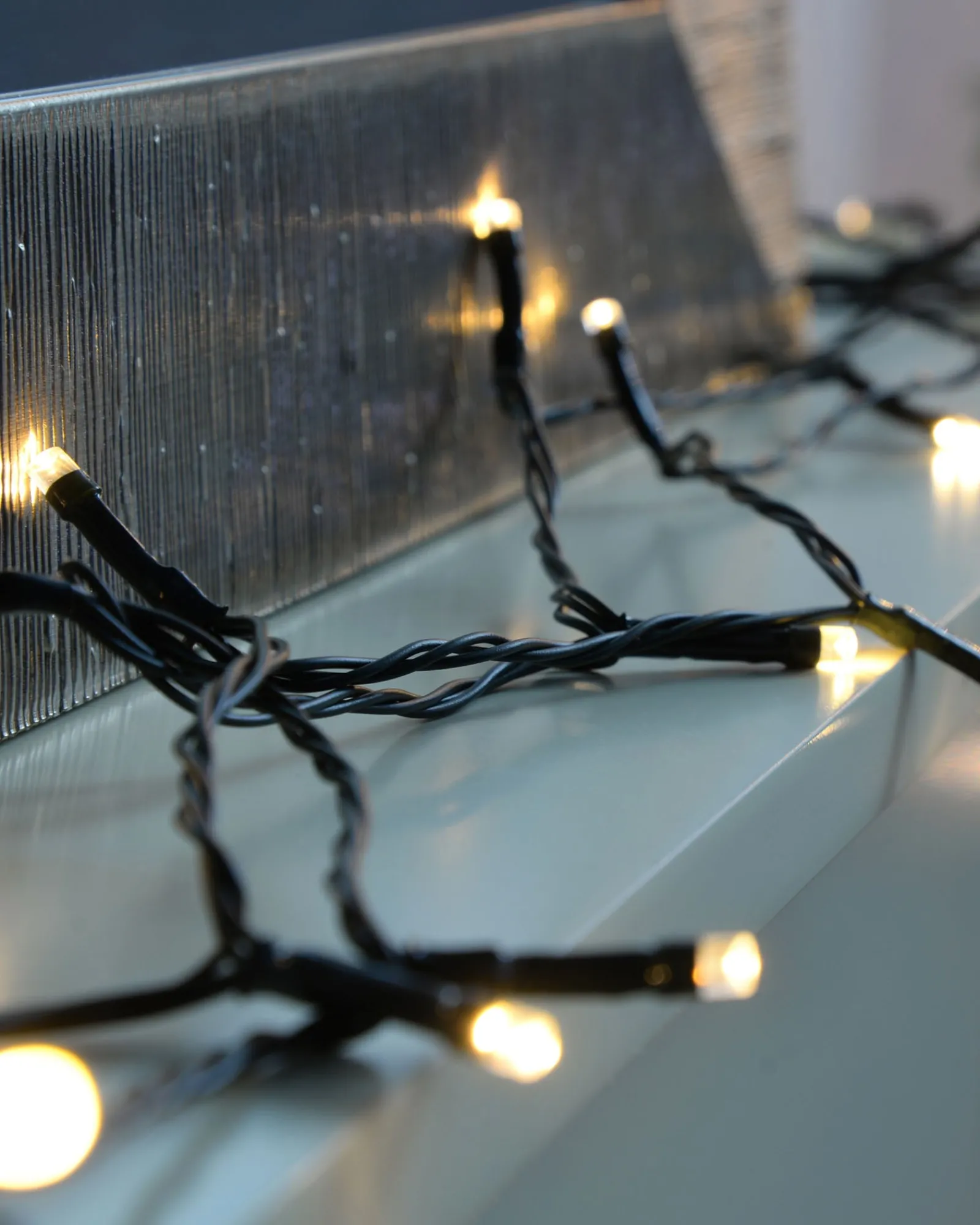 WeRChristmas Battery Operated Multi-Function 100 LED Light String With Timer, Warm White