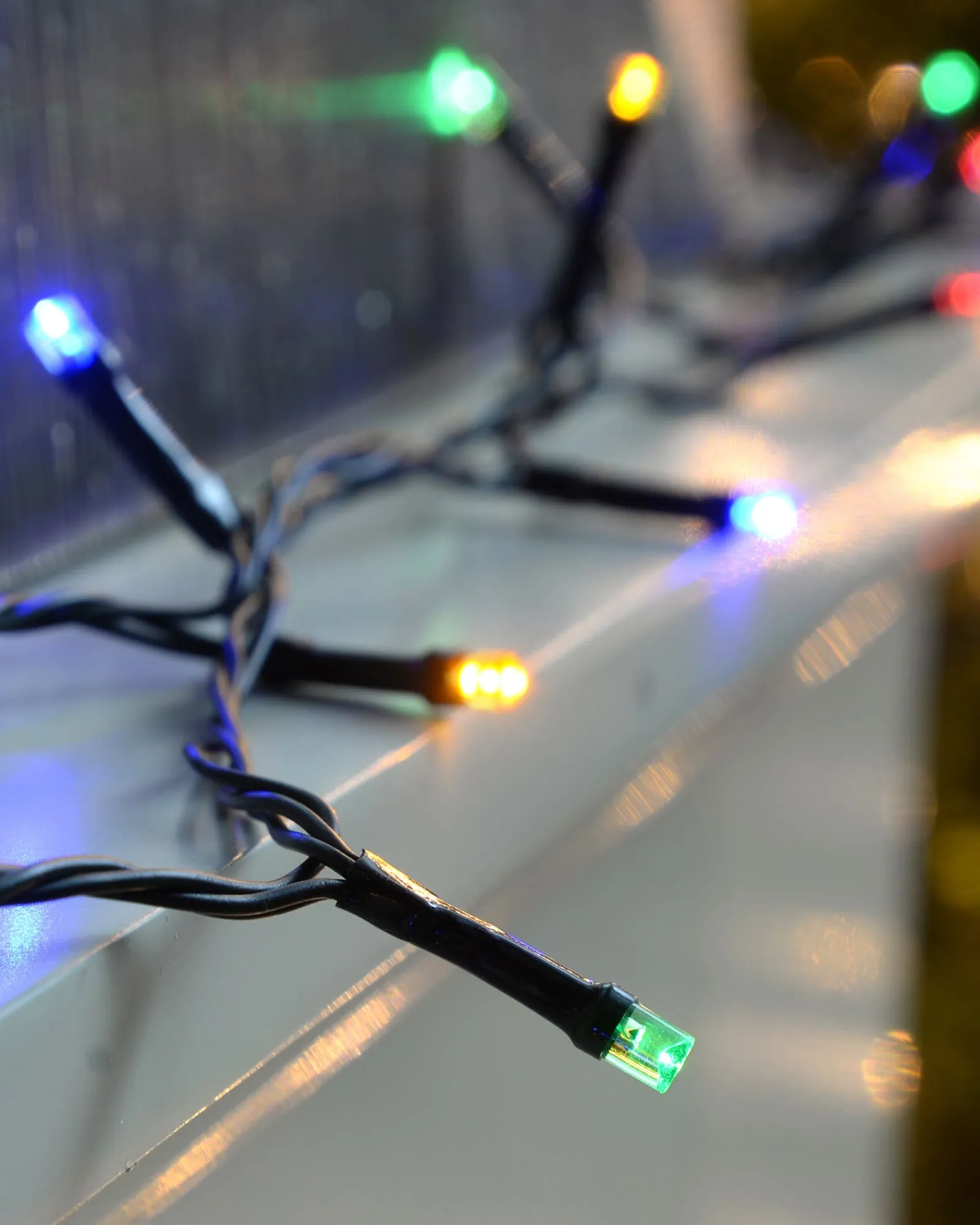 WeRChristmas Battery Operated Multi-Function 100 LED Light String With Timer, Multi-Coloured