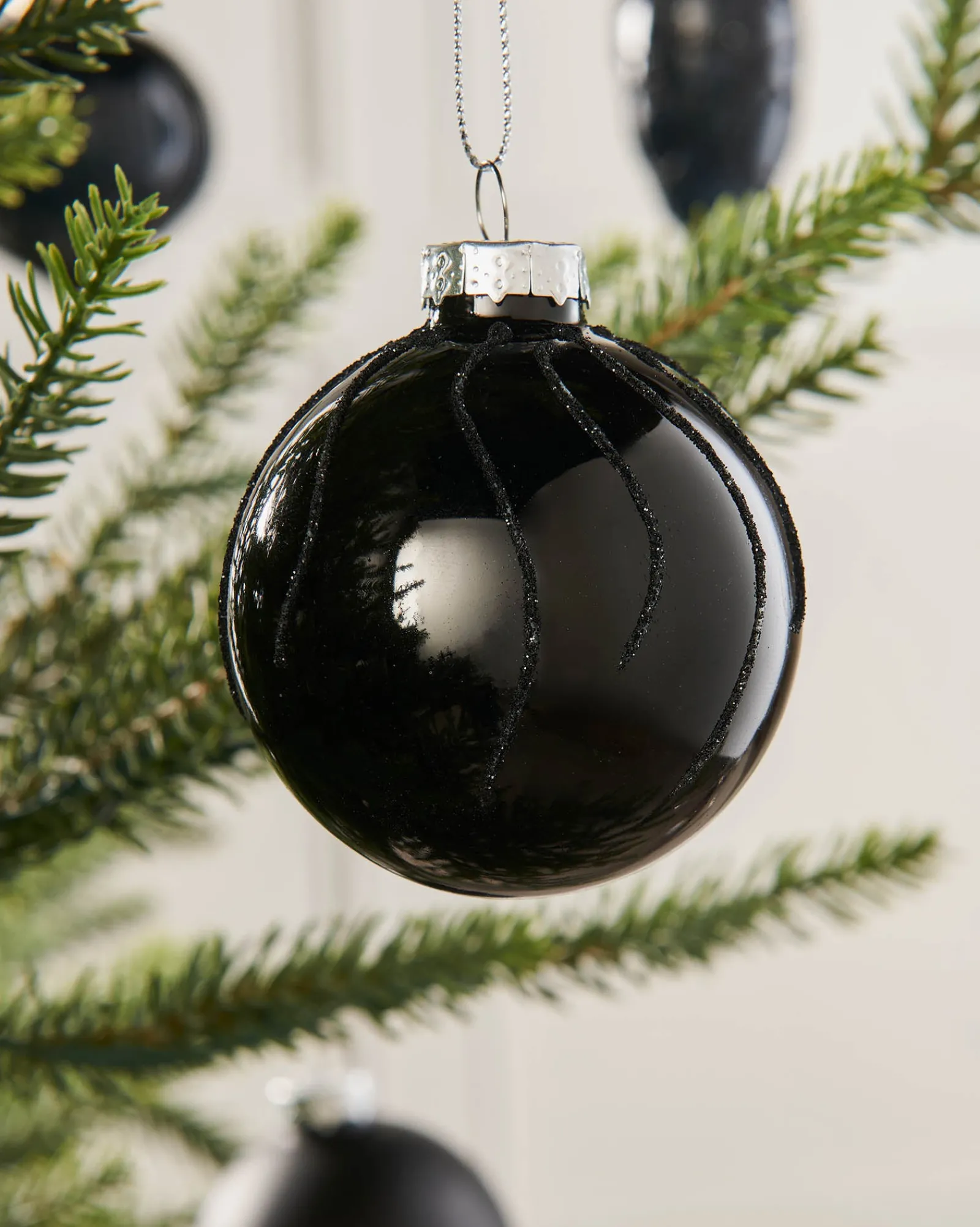WeRChristmas Black Glass Baubles, 20 Pack