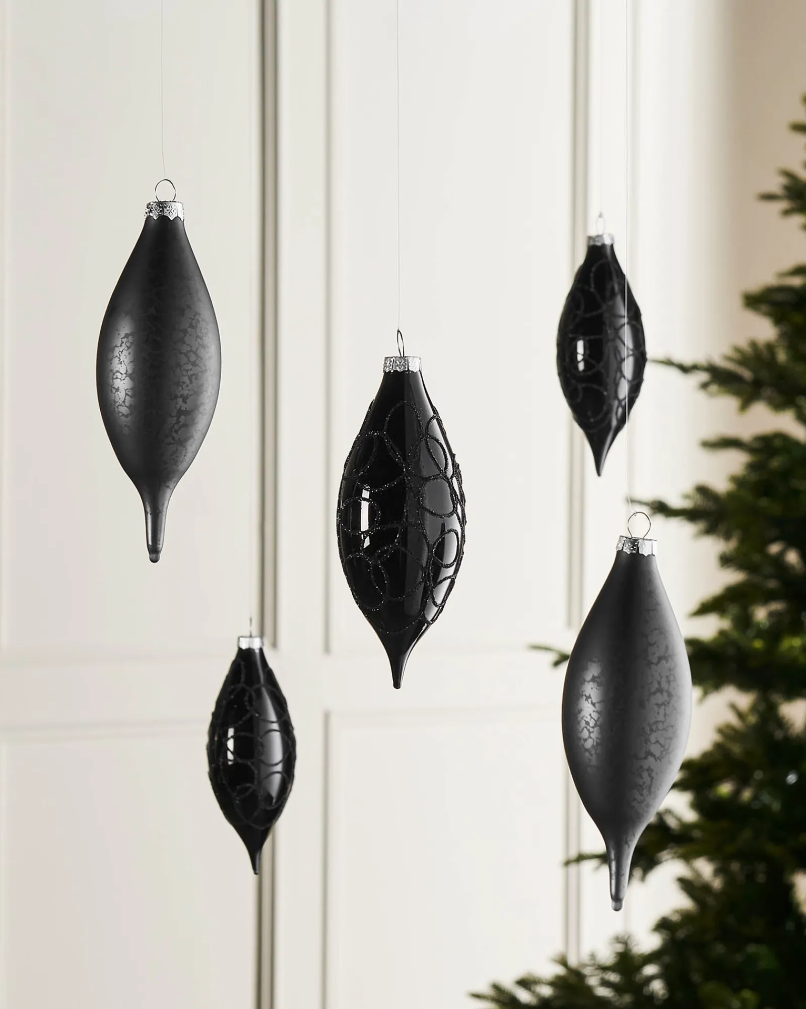 WeRChristmas Black Glass Baubles, 5 Pack, 15 Cm