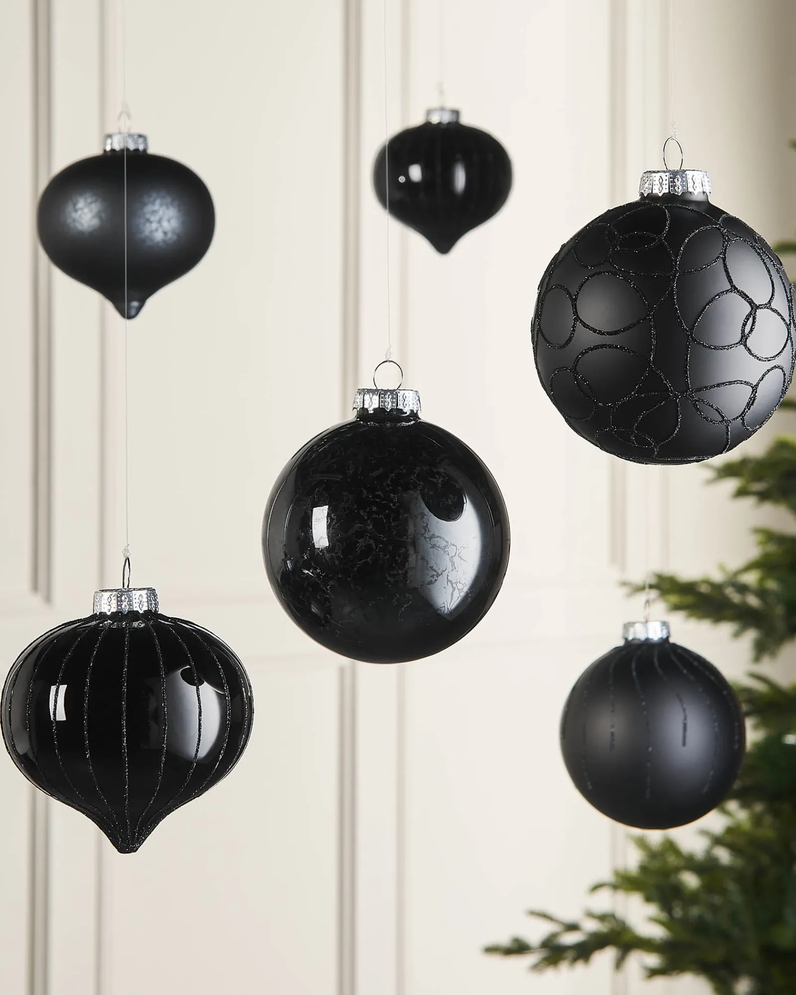 WeRChristmas Black Glass Baubles, 6 Pack, 10 Cm