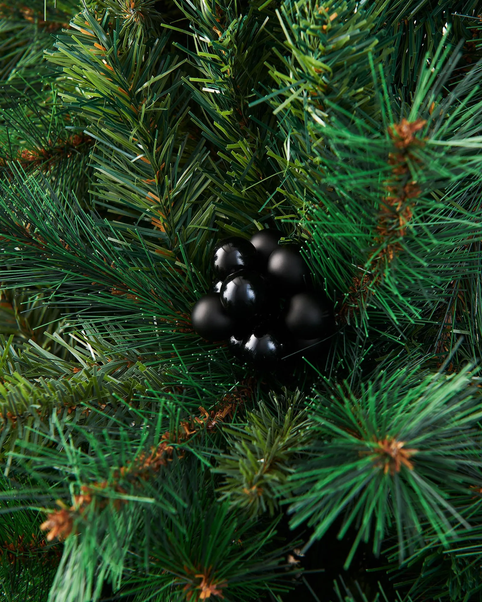 WeRChristmas Black Glass Berry Cluster Baubles, 10 Pack