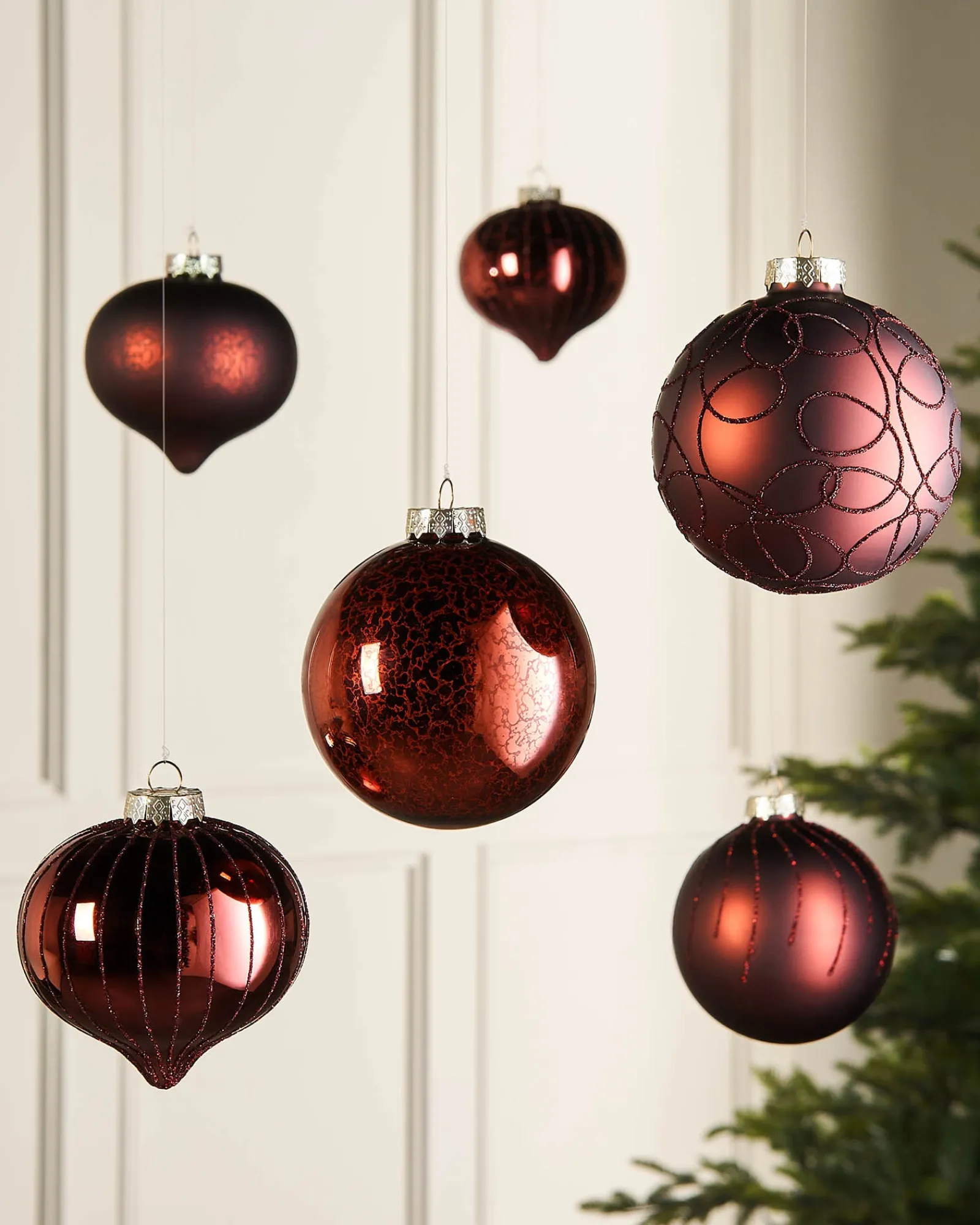 WeRChristmas Burgundy Glass Baubles, 6 Pack, 10 Cm