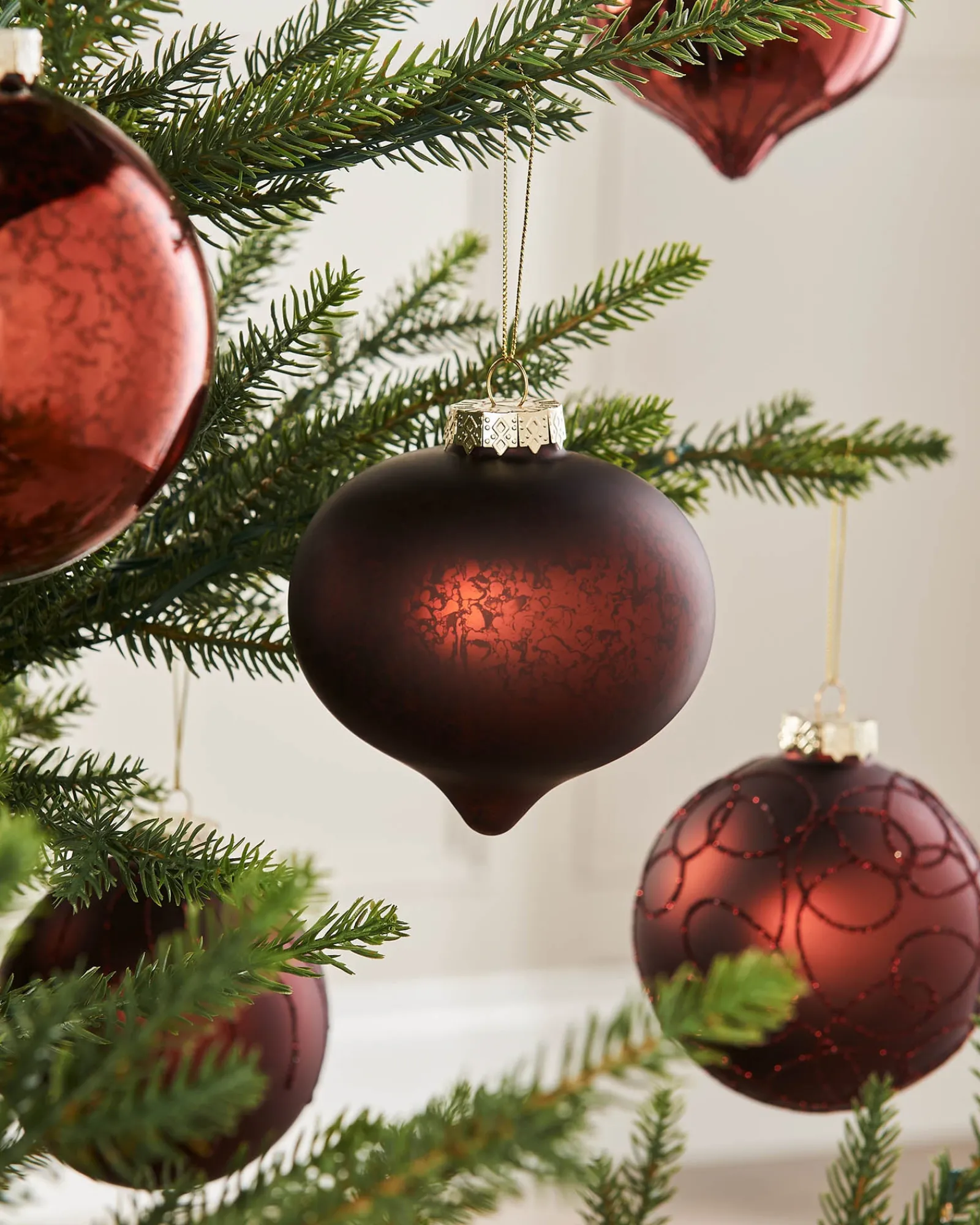 WeRChristmas Burgundy Glass Baubles, 6 Pack, 10 Cm