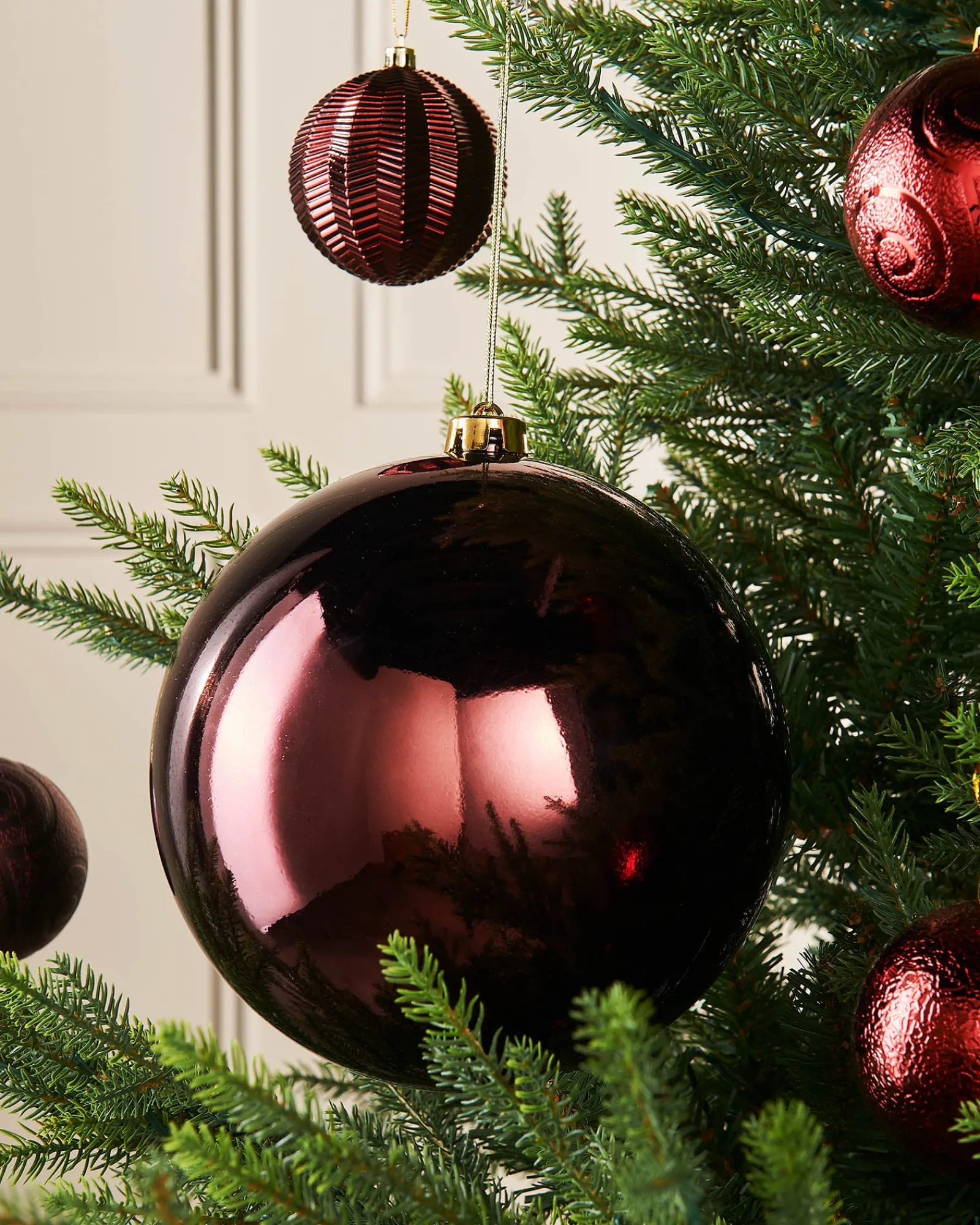 WeRChristmas Burgundy Large Gloss Shatterproof Bauble, 20 Cm