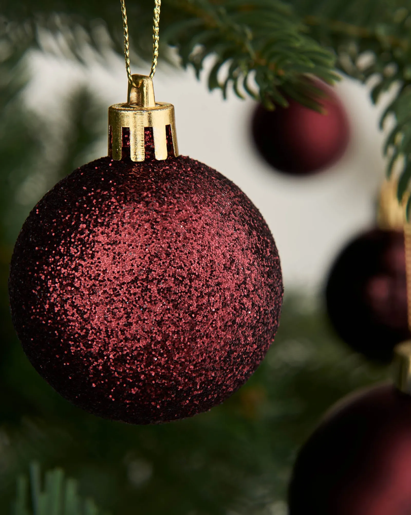 WeRChristmas Burgundy Shatterproof Bauble, 50 Pack