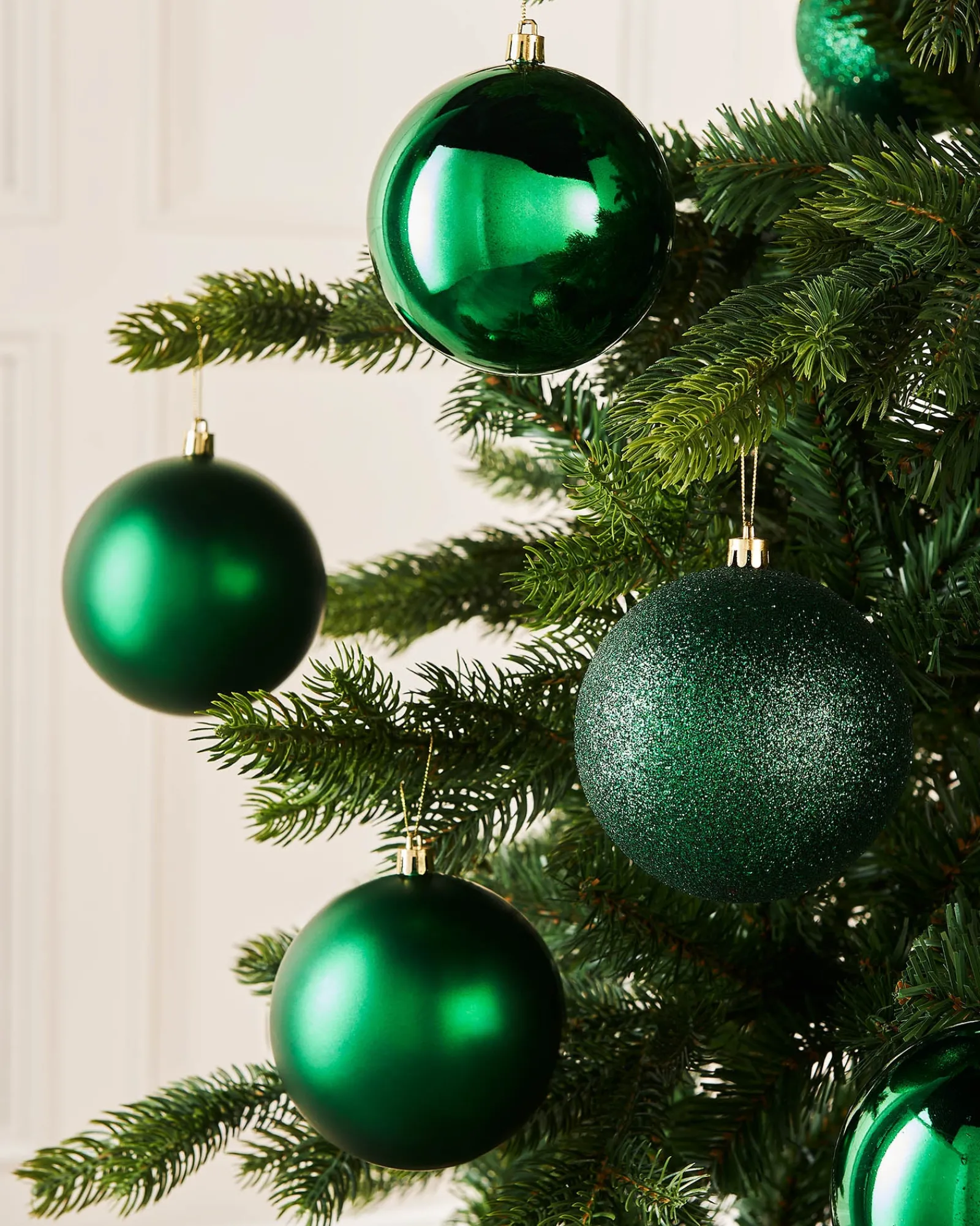 WeRChristmas Christmas Green Shatterproof Baubles, 9 Pack, 10 Cm
