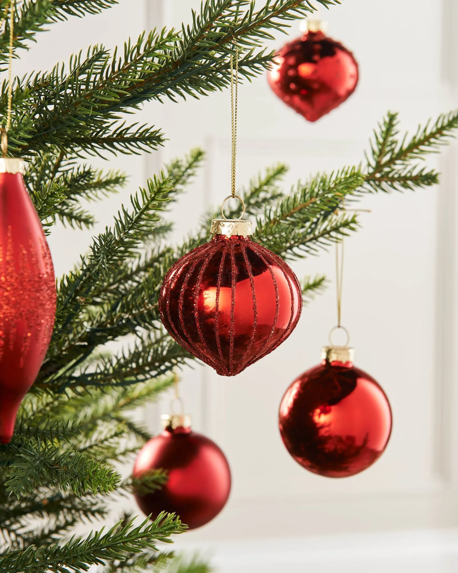WeRChristmas Christmas Red Glass Baubles, 20 Pack