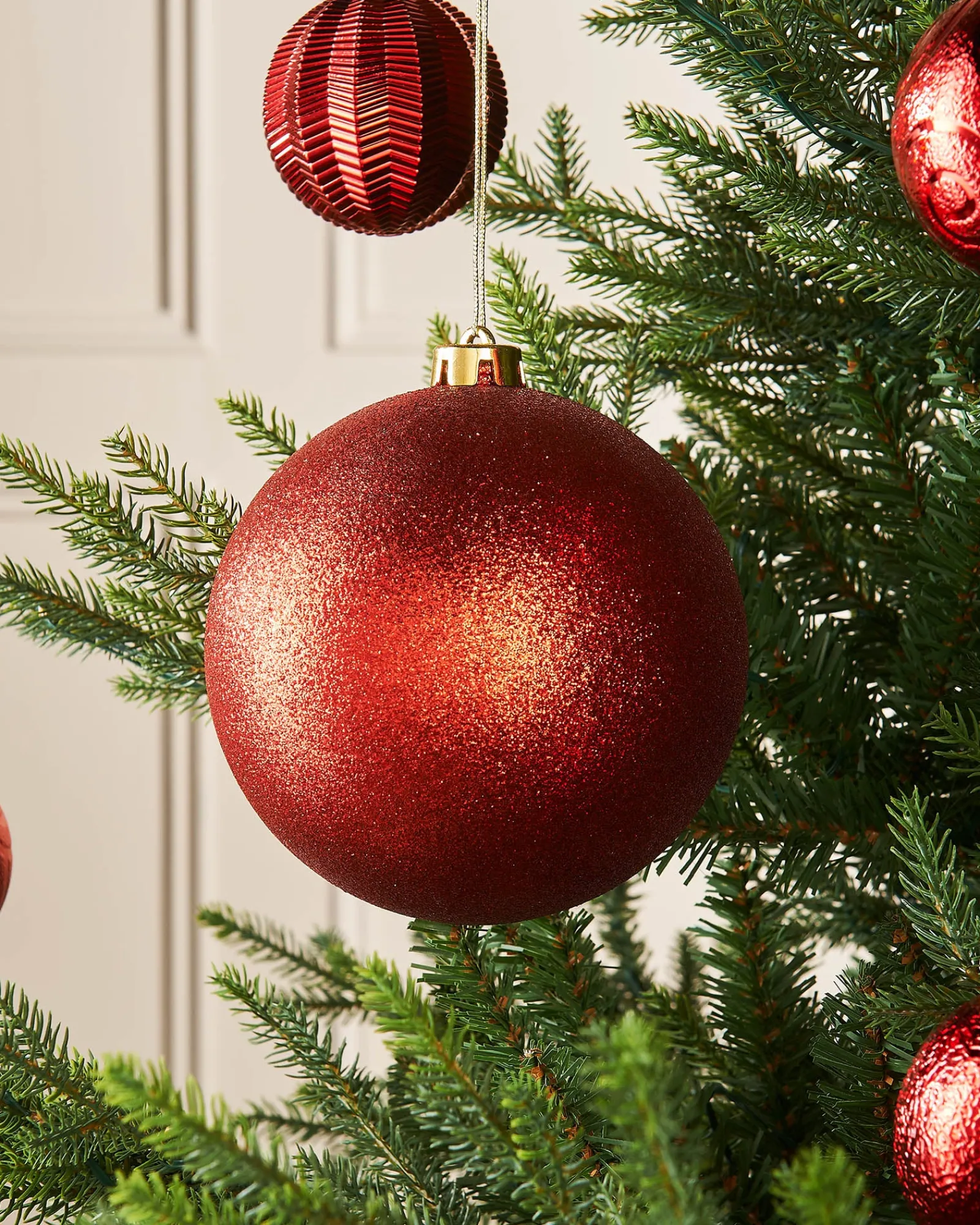 WeRChristmas Christmas Red Large Glitter Shatterproof Bauble, 15 Cm