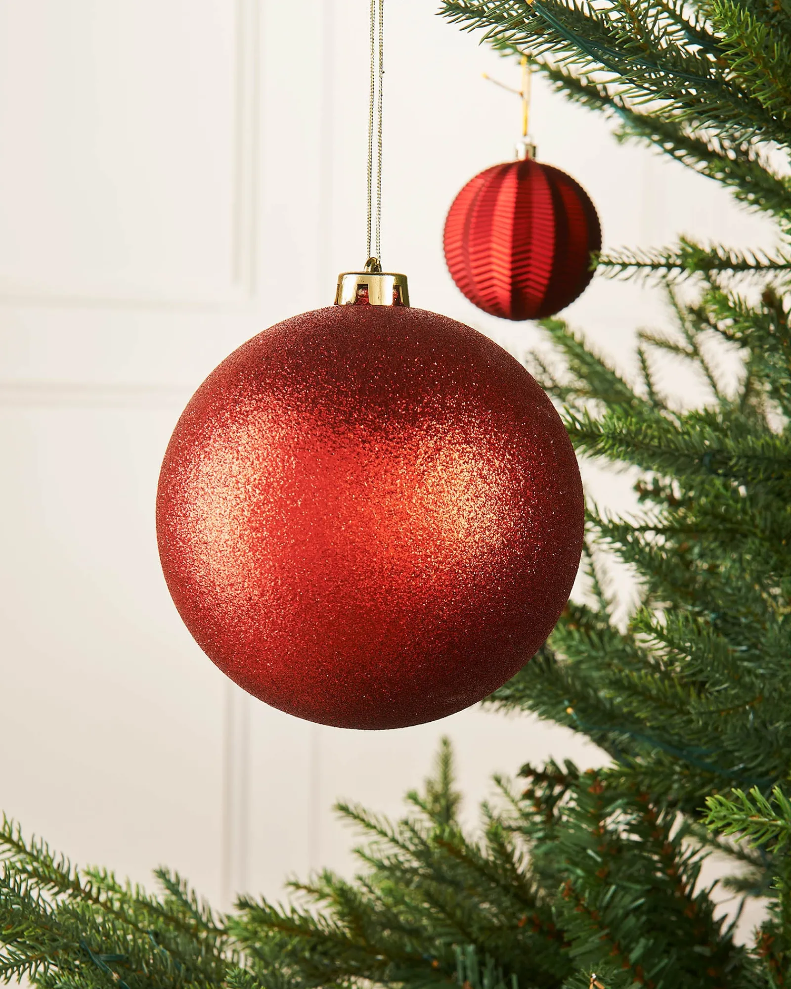 WeRChristmas Christmas Red Large Glitter Shatterproof Bauble, 15 Cm