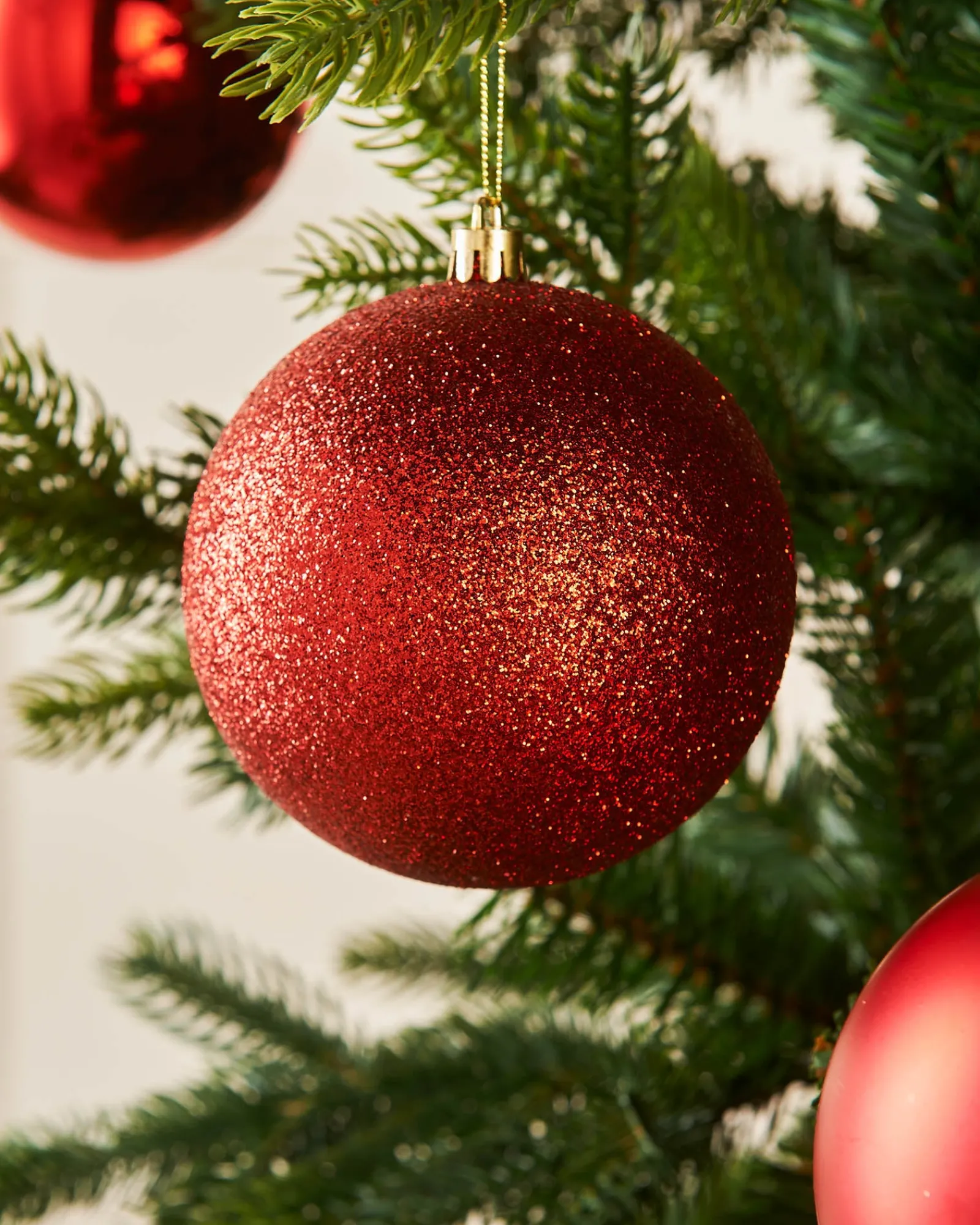 WeRChristmas Christmas Red Shatterproof Baubles, 16 Pack, 8 Cm