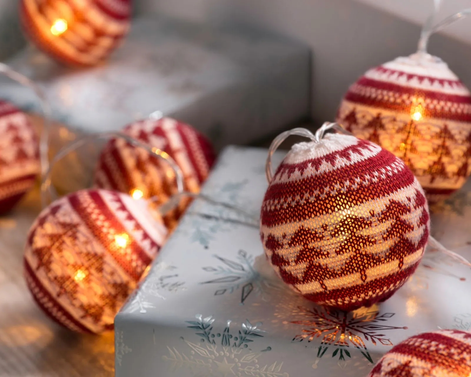 WeRChristmas Cotton Ball 20 LED Fairisle Light String, 3 M
