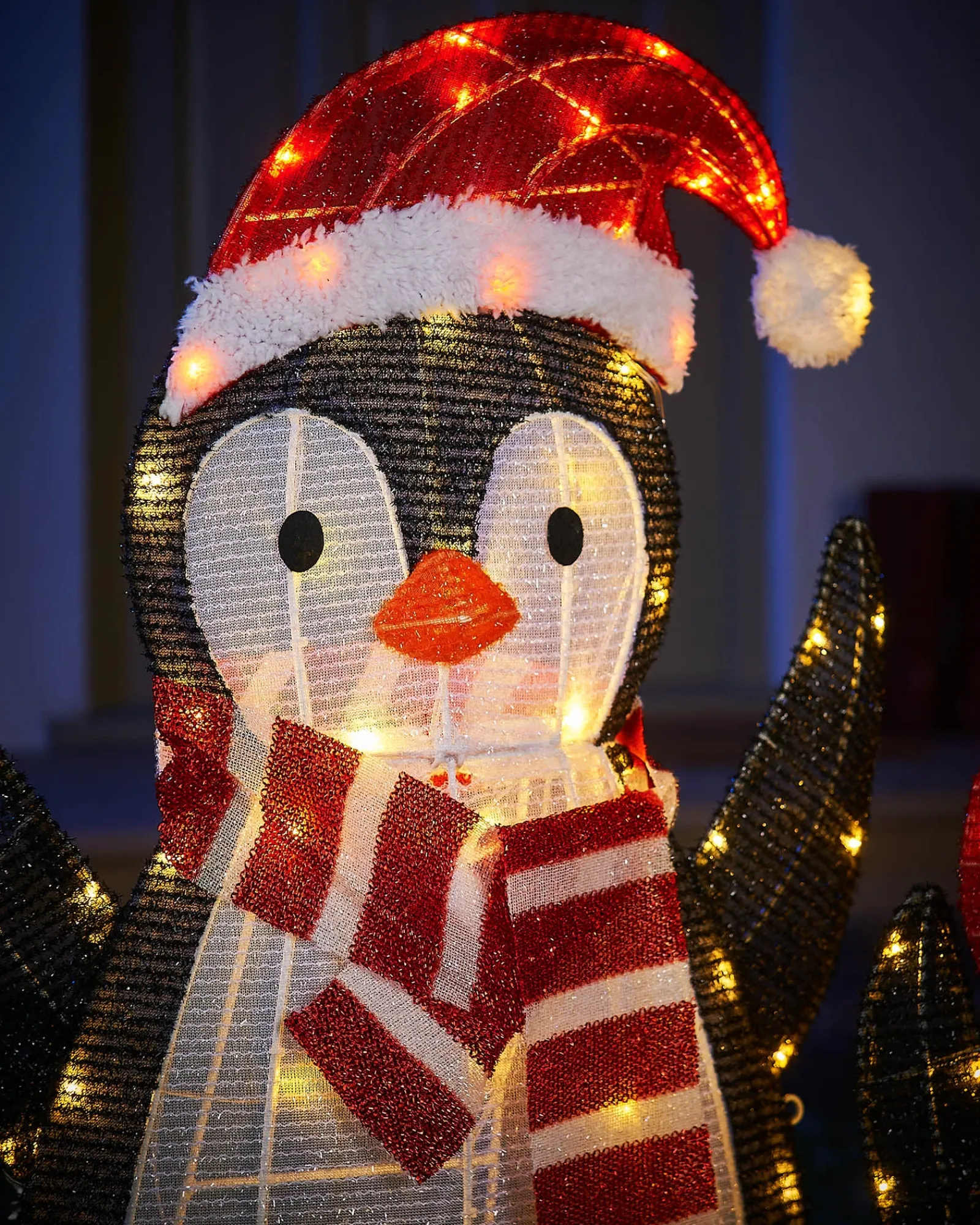 WeRChristmas 2D Tinsel Penguin Family Silhouette