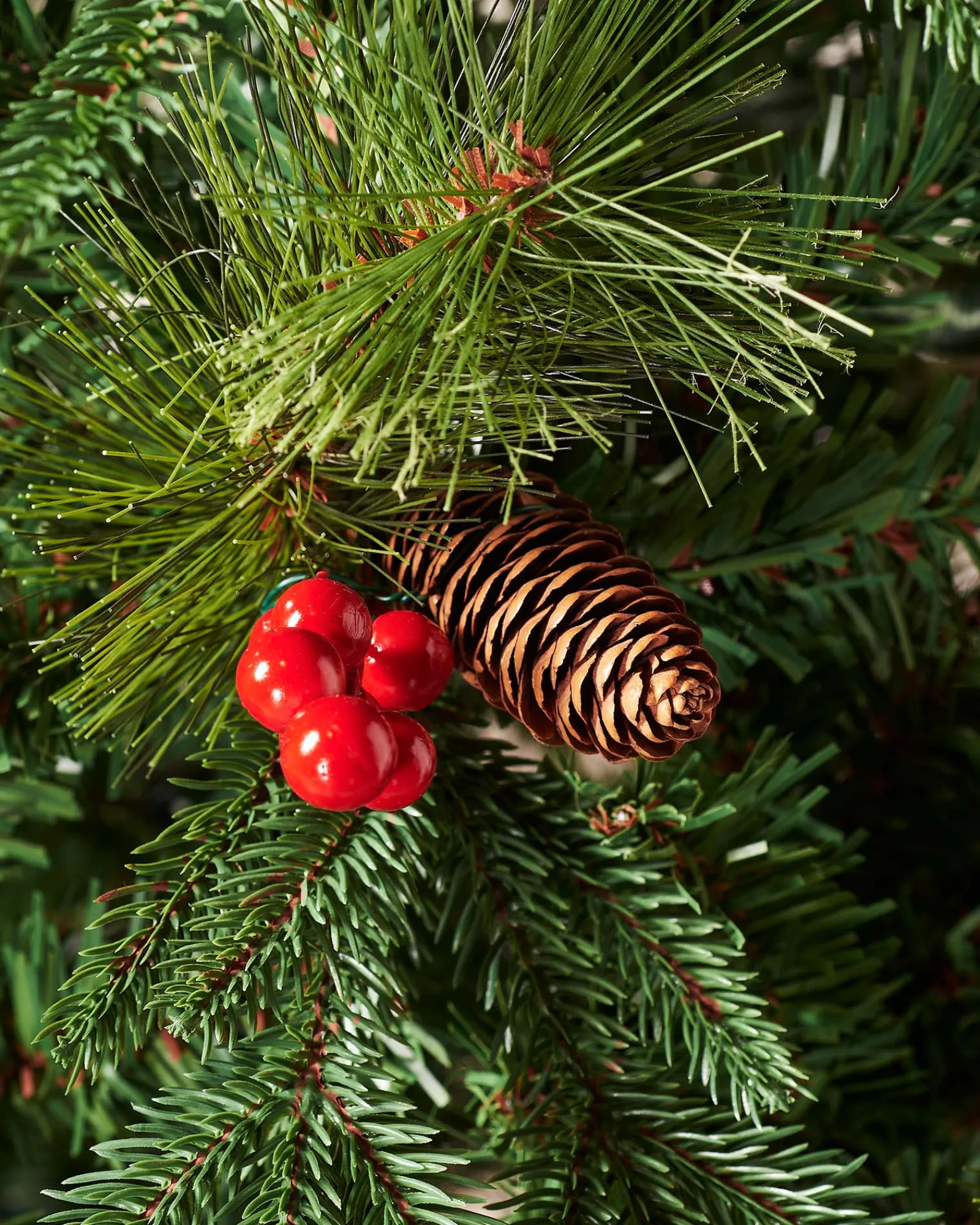 WeRChristmas Decorated Mixed Tip Berries & Pinecones Christmas Tree, 7 Ft
