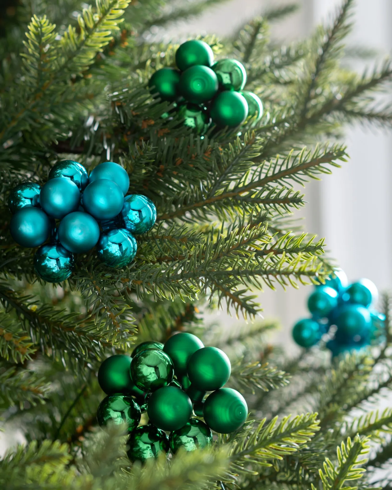 WeRChristmas Emerald Green Glass Berry Cluster Baubles, 5 Pack