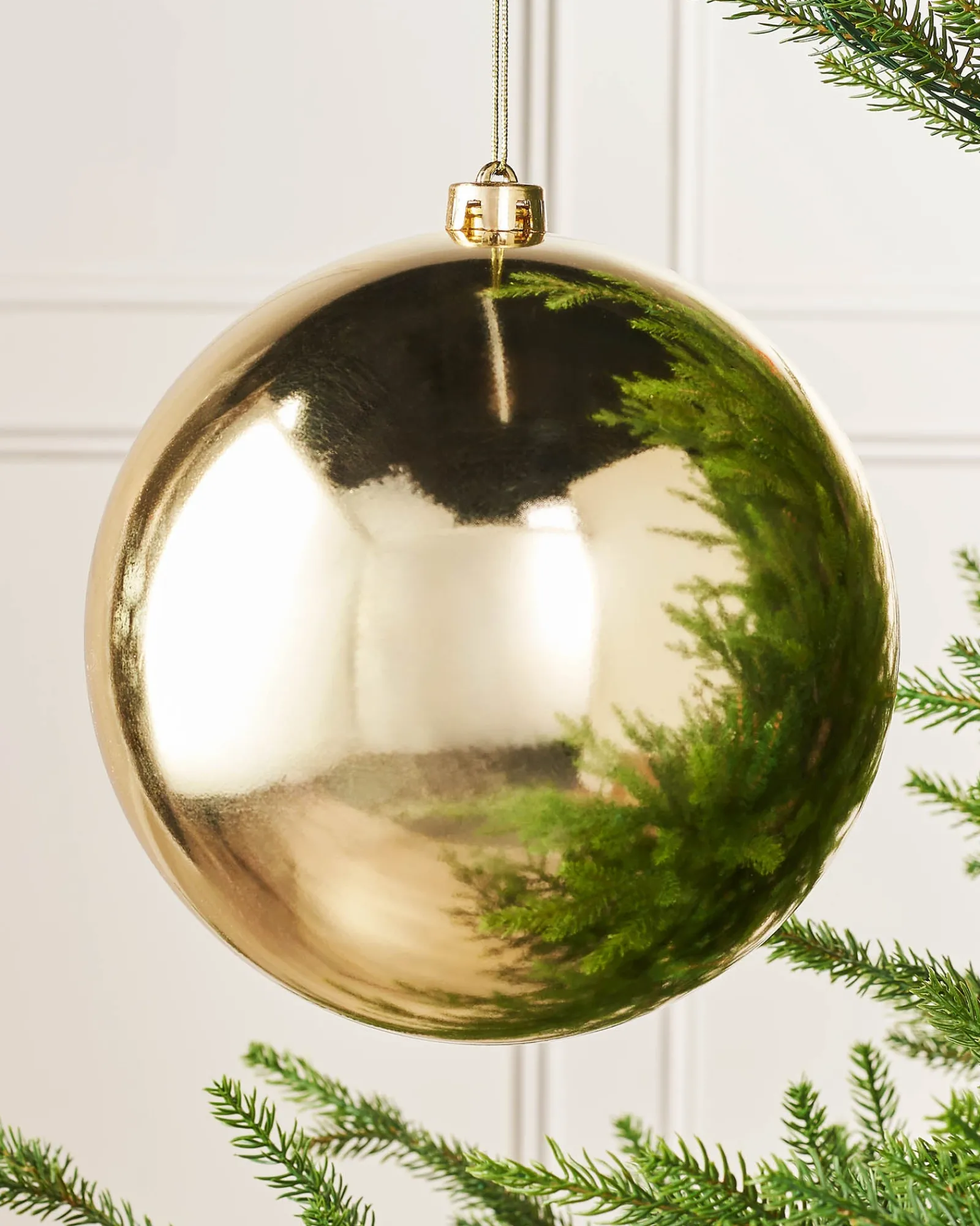 WeRChristmas Gold Large Gloss Shatterproof Bauble, 20 Cm
