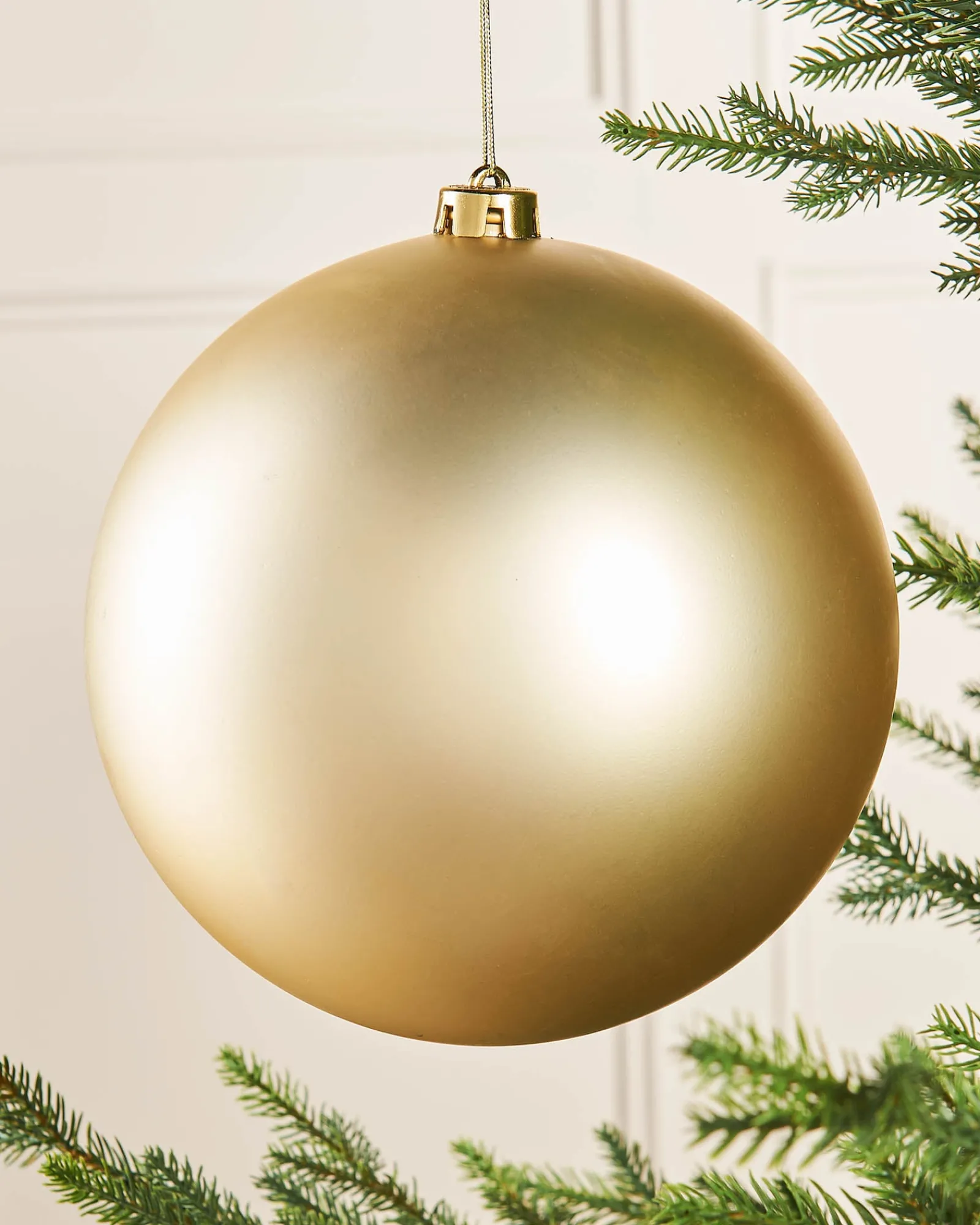 WeRChristmas Gold Large Matt Shatterproof Bauble, 20 Cm