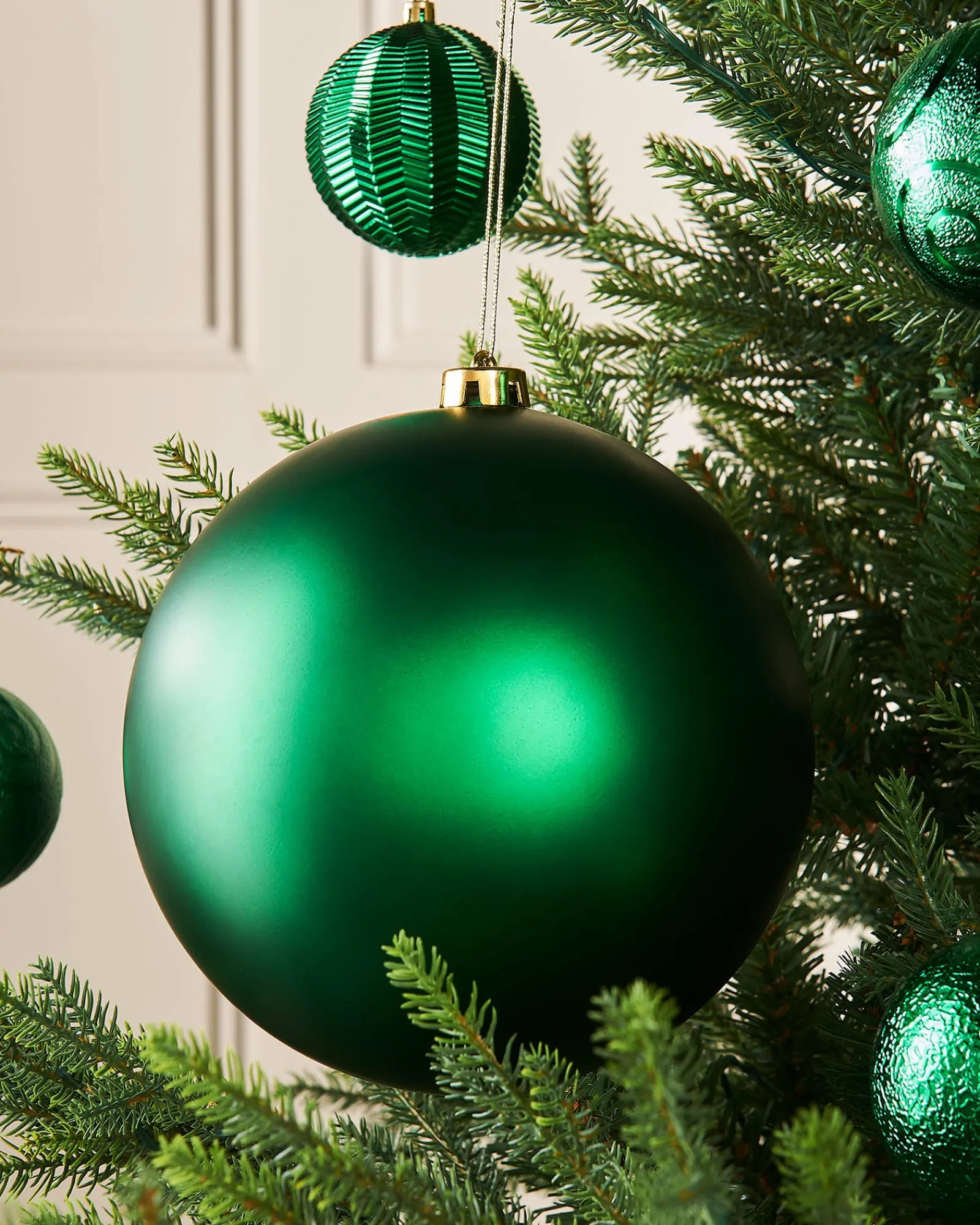 WeRChristmas Green Large Matt Shatterproof Bauble, 20 Cm