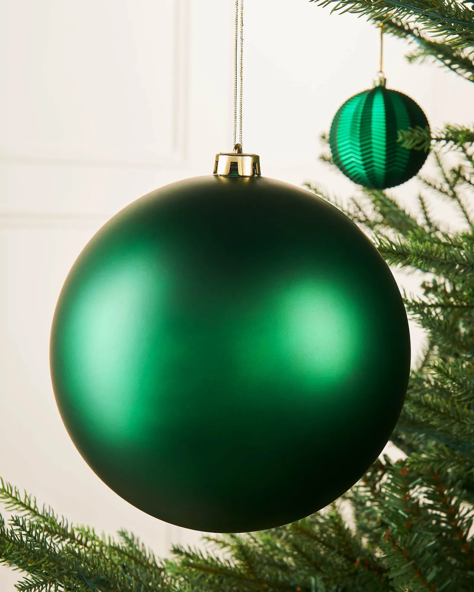WeRChristmas Green Large Matt Shatterproof Bauble, 20 Cm