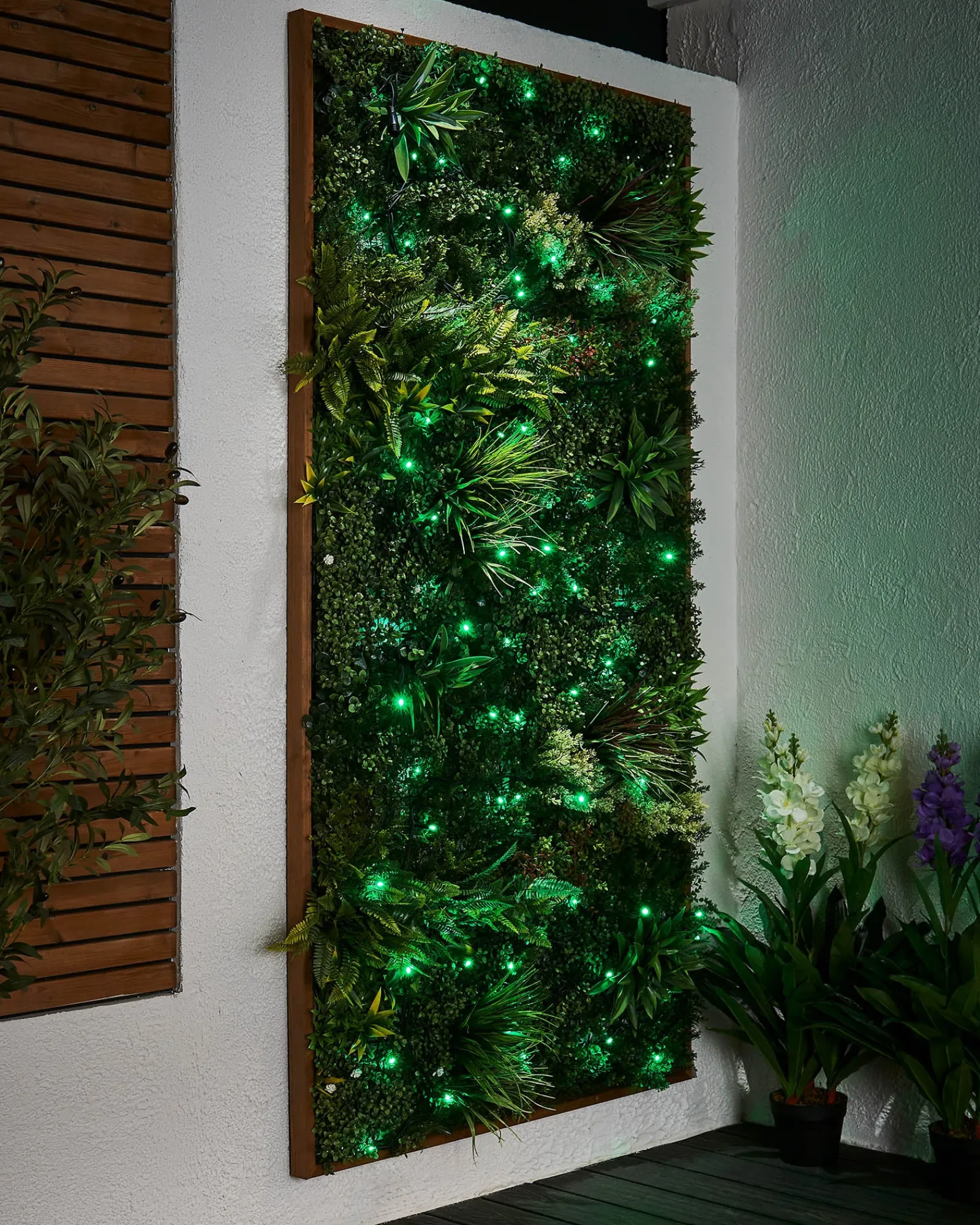 WeRChristmas LINK PRO LED String Lights, Black Cable, Green