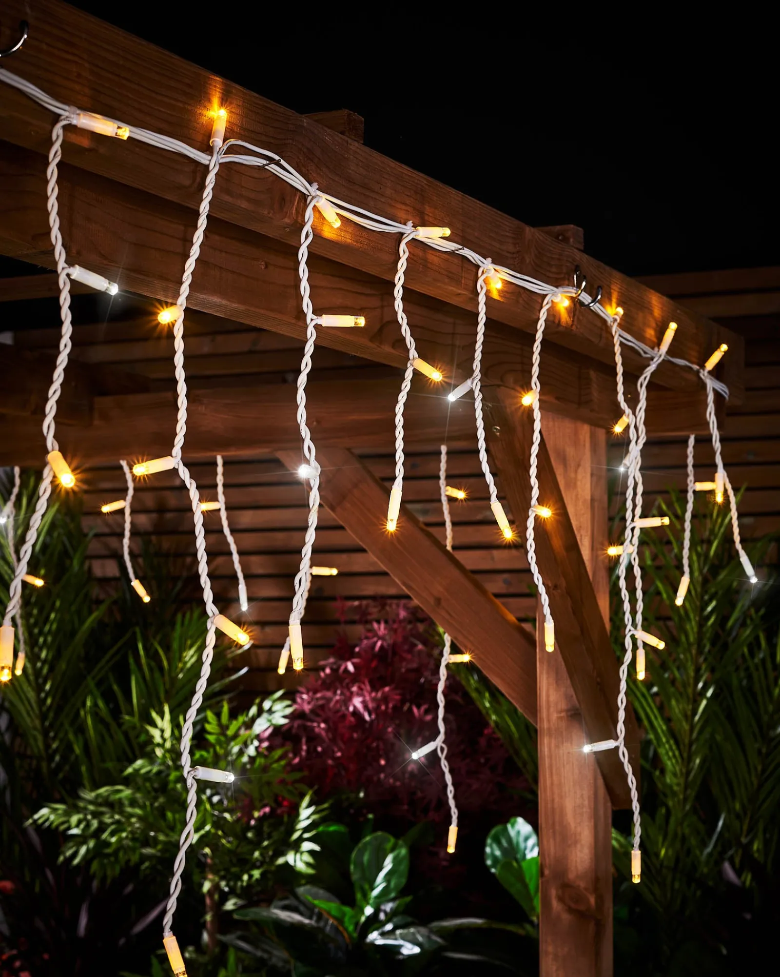 WeRChristmas LINK PRO Twinkling LED Icicle Lights, Warm White / White