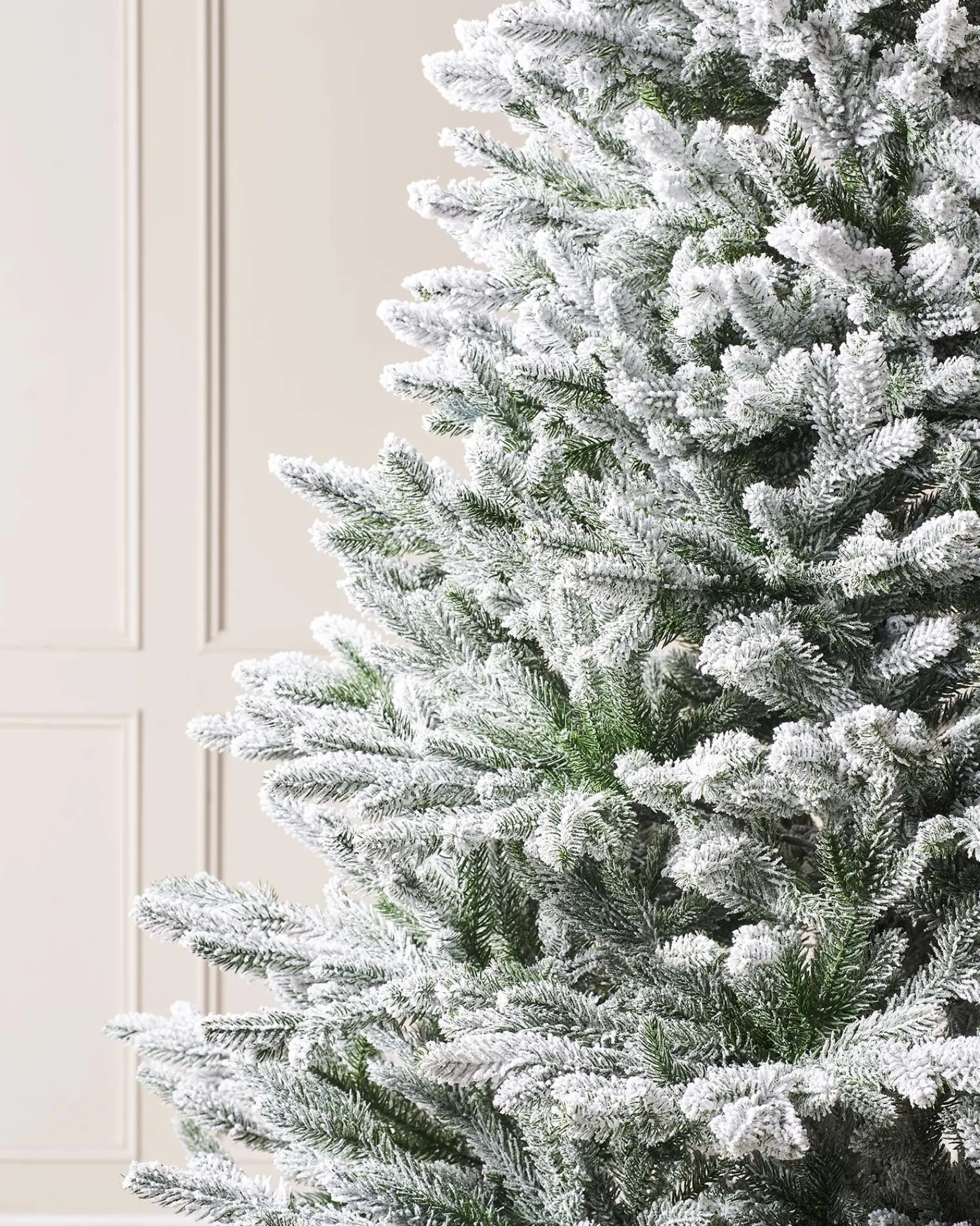 WeRChristmas Luxury Snow Flocked Christmas Tree, 6 Ft