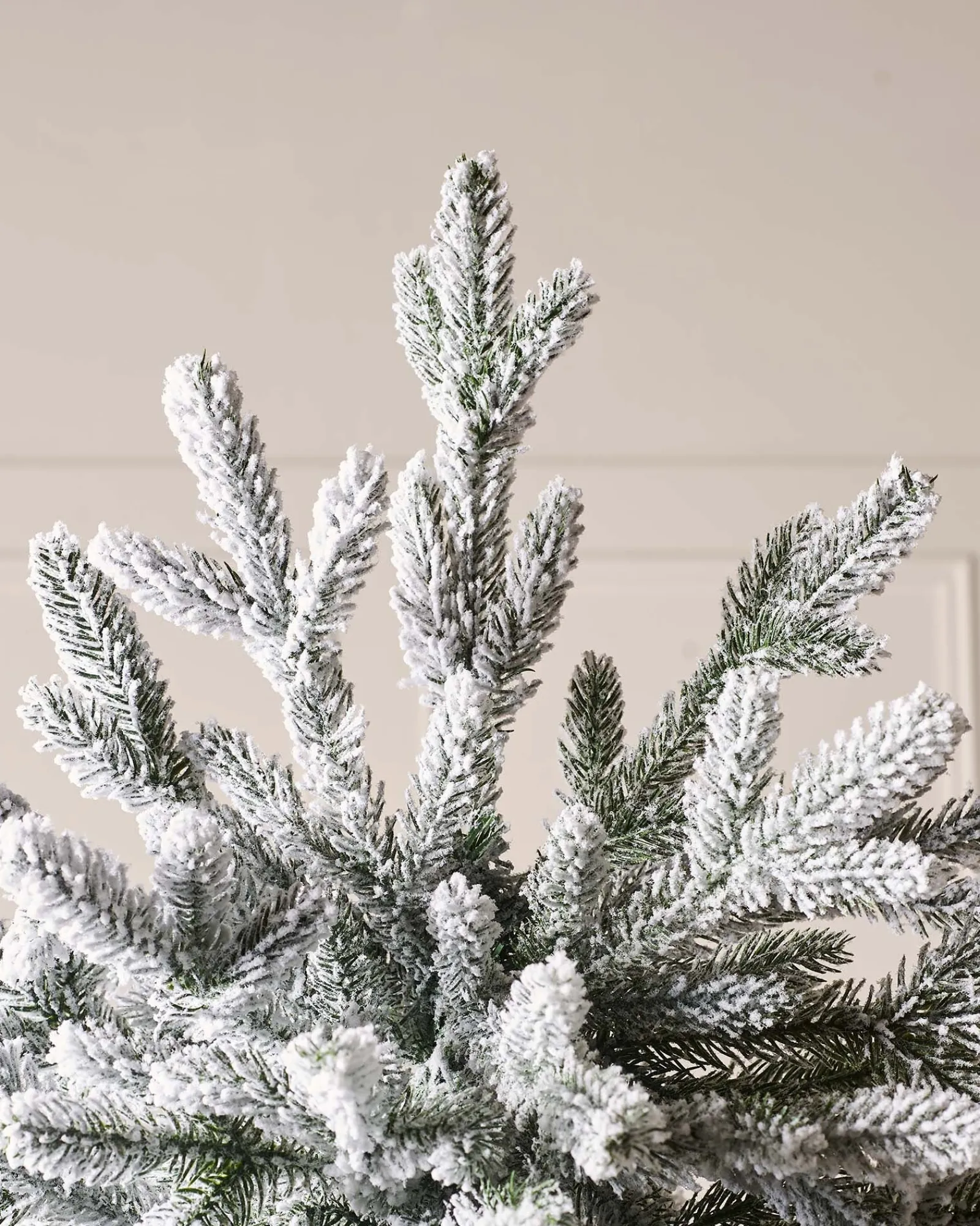 WeRChristmas Luxury Snow Flocked Christmas Tree, 6 Ft