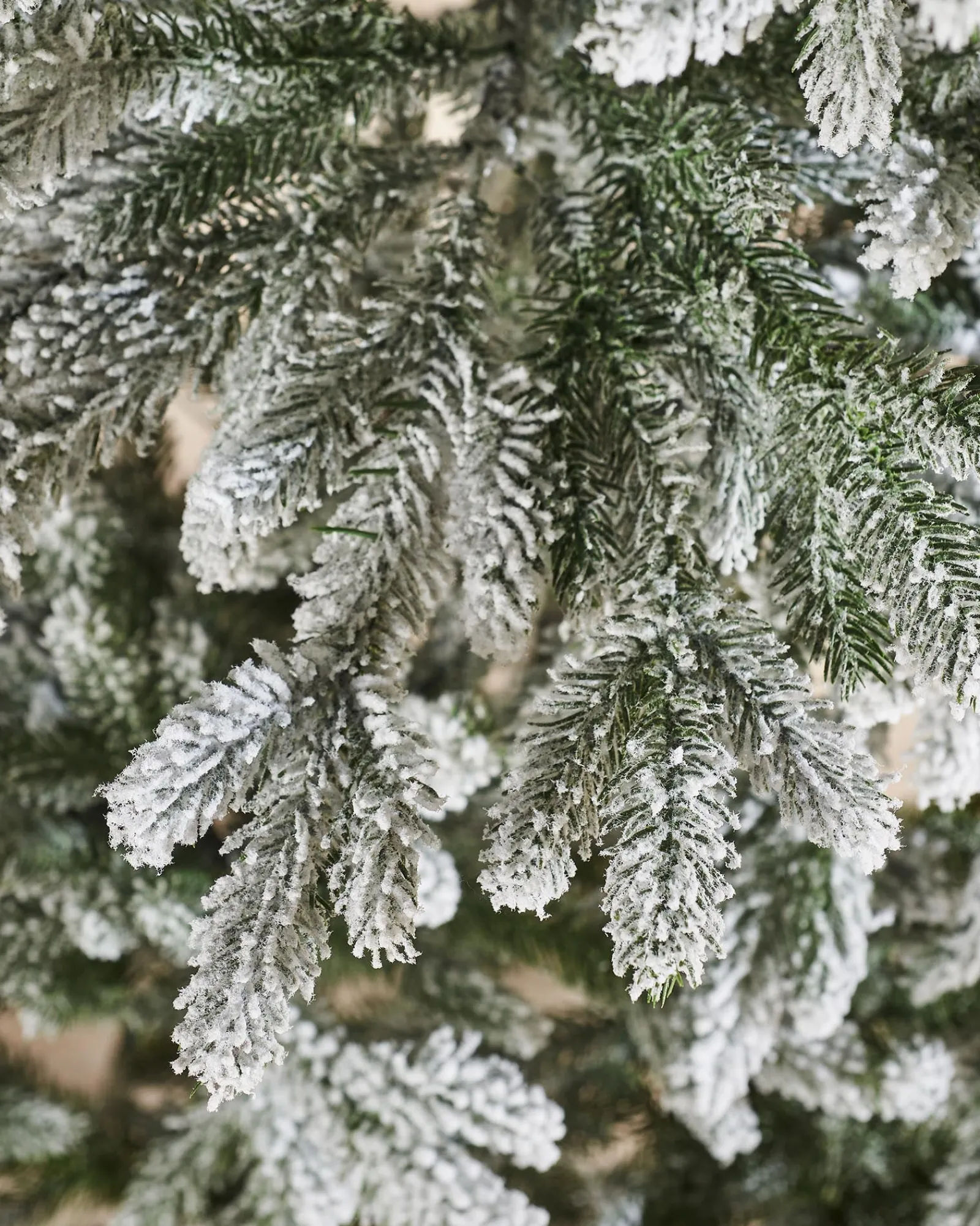 WeRChristmas Luxury Snow Flocked Christmas Tree, 6 Ft