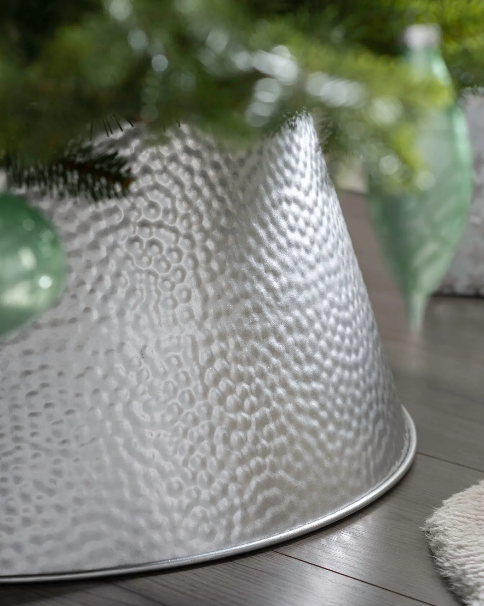 WeRChristmas Metal Tin Tree Collar, Silver, 55 Cm