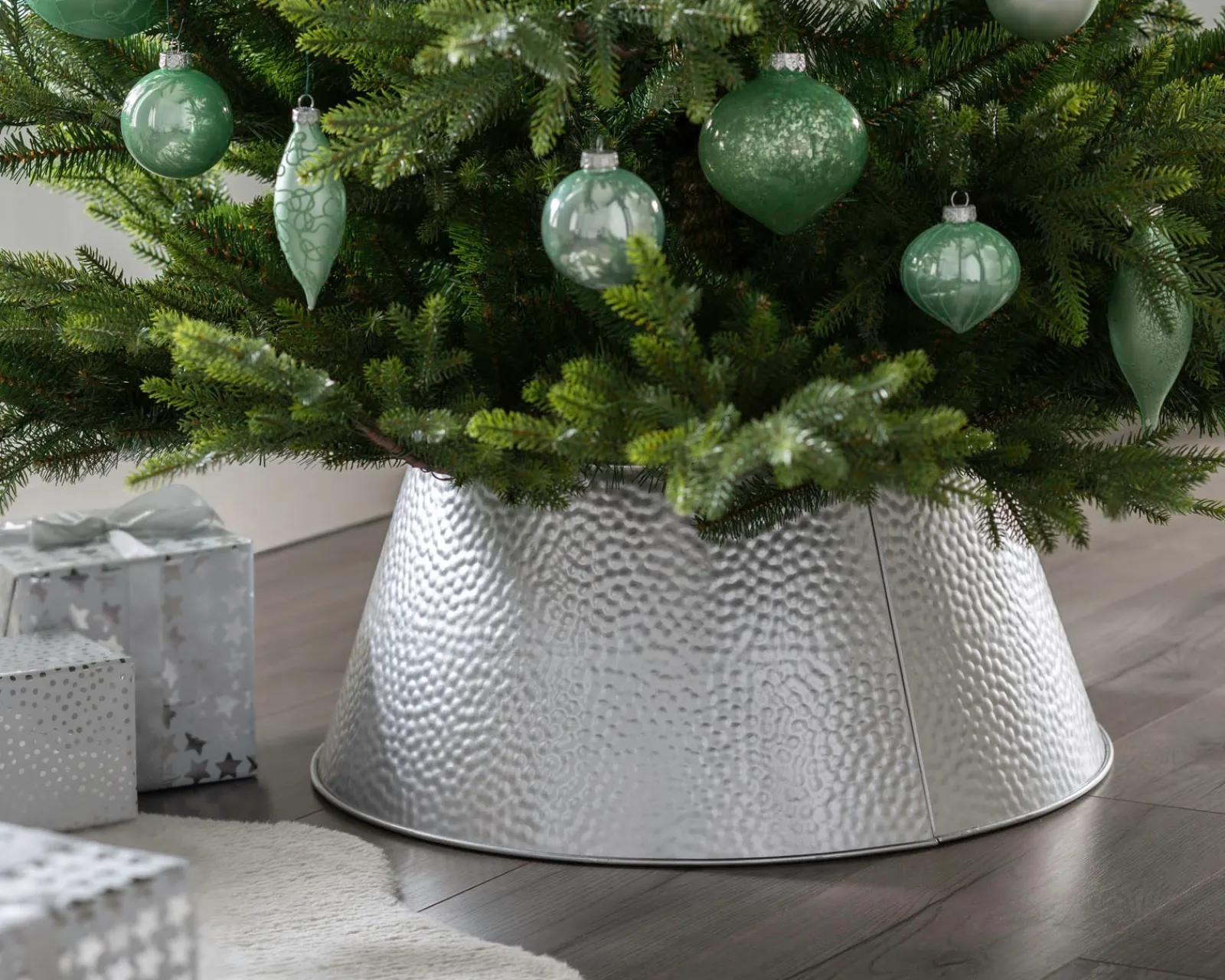 WeRChristmas Metal Tin Tree Collar, Silver, 55 Cm