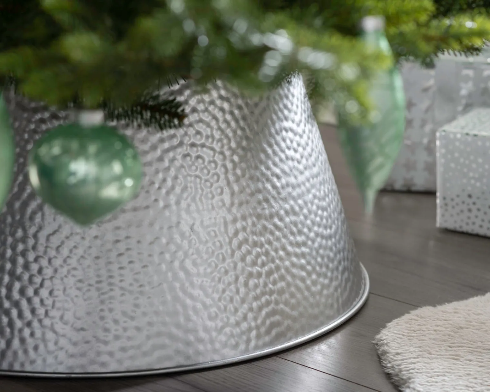 WeRChristmas Metal Tin Tree Collar, Silver, 55 Cm