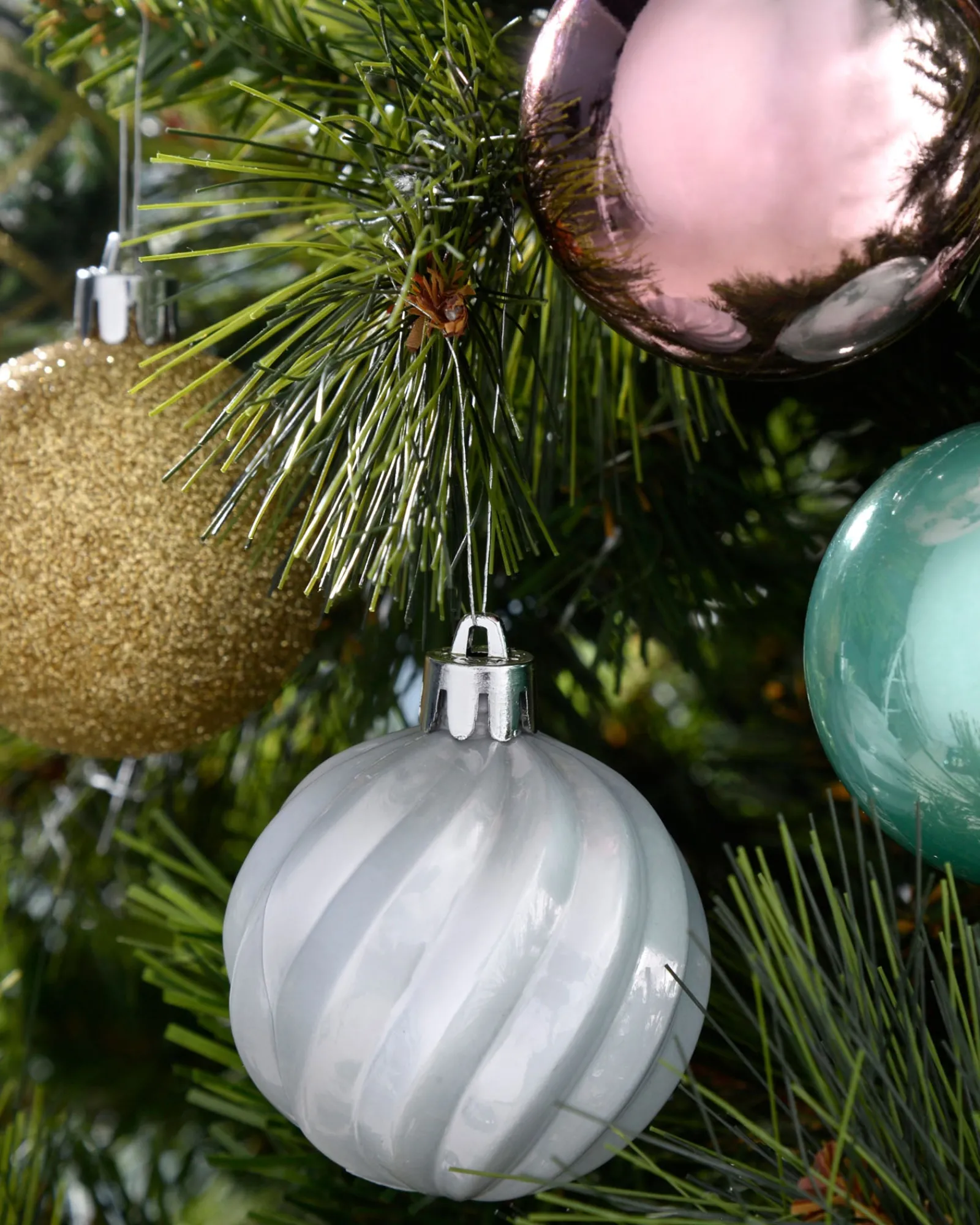 WeRChristmas Multi Gold Shatterproof Baubles, 48 Pack, 6 Cm
