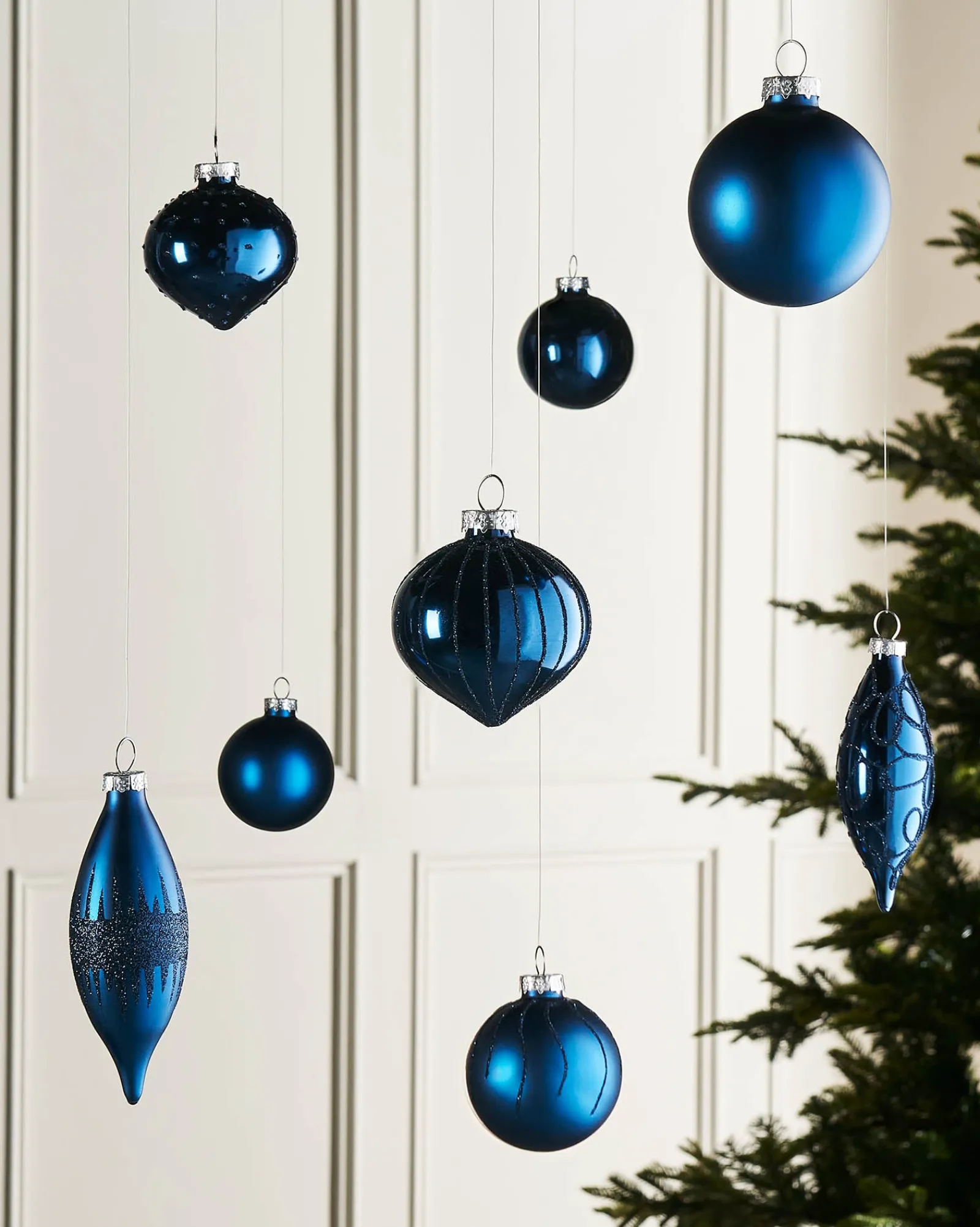 WeRChristmas Navy Blue Glass Baubles, 20 Pack