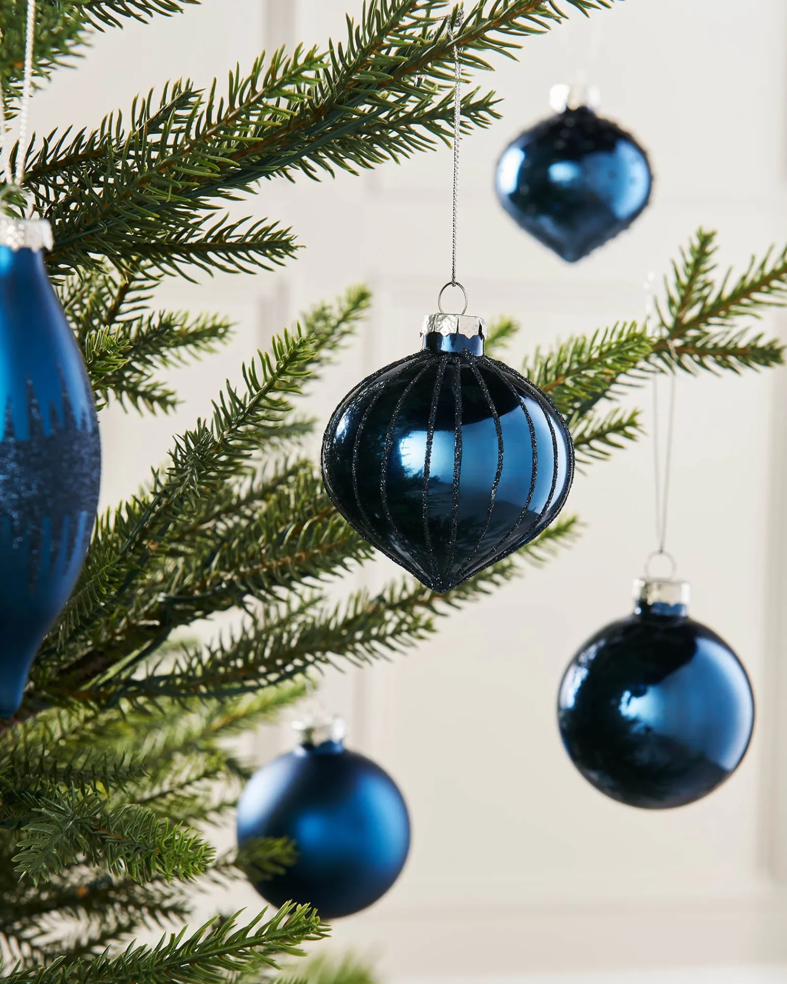 WeRChristmas Navy Blue Glass Baubles, 20 Pack