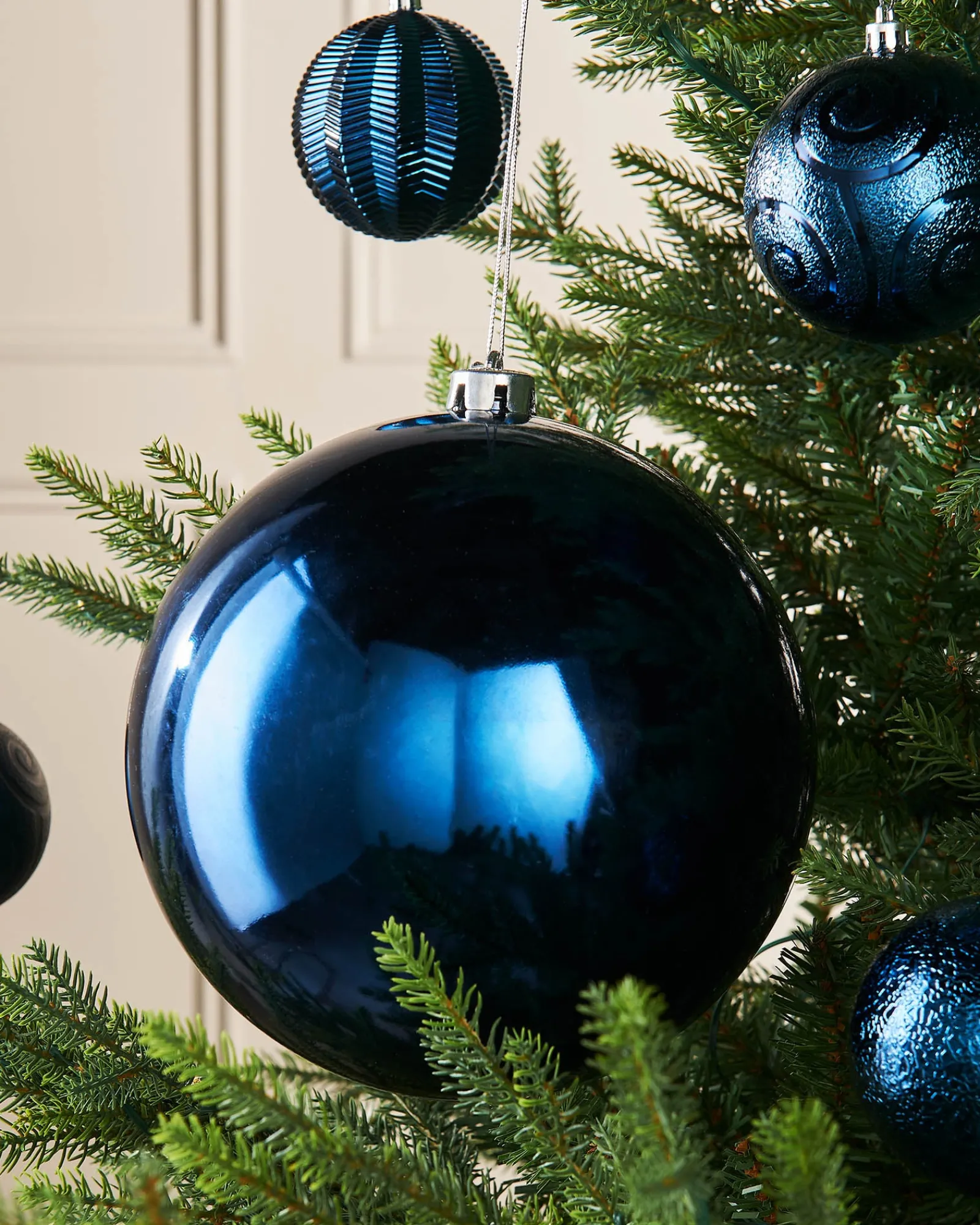 WeRChristmas Navy Blue Large Gloss Shatterproof Bauble, 20 Cm