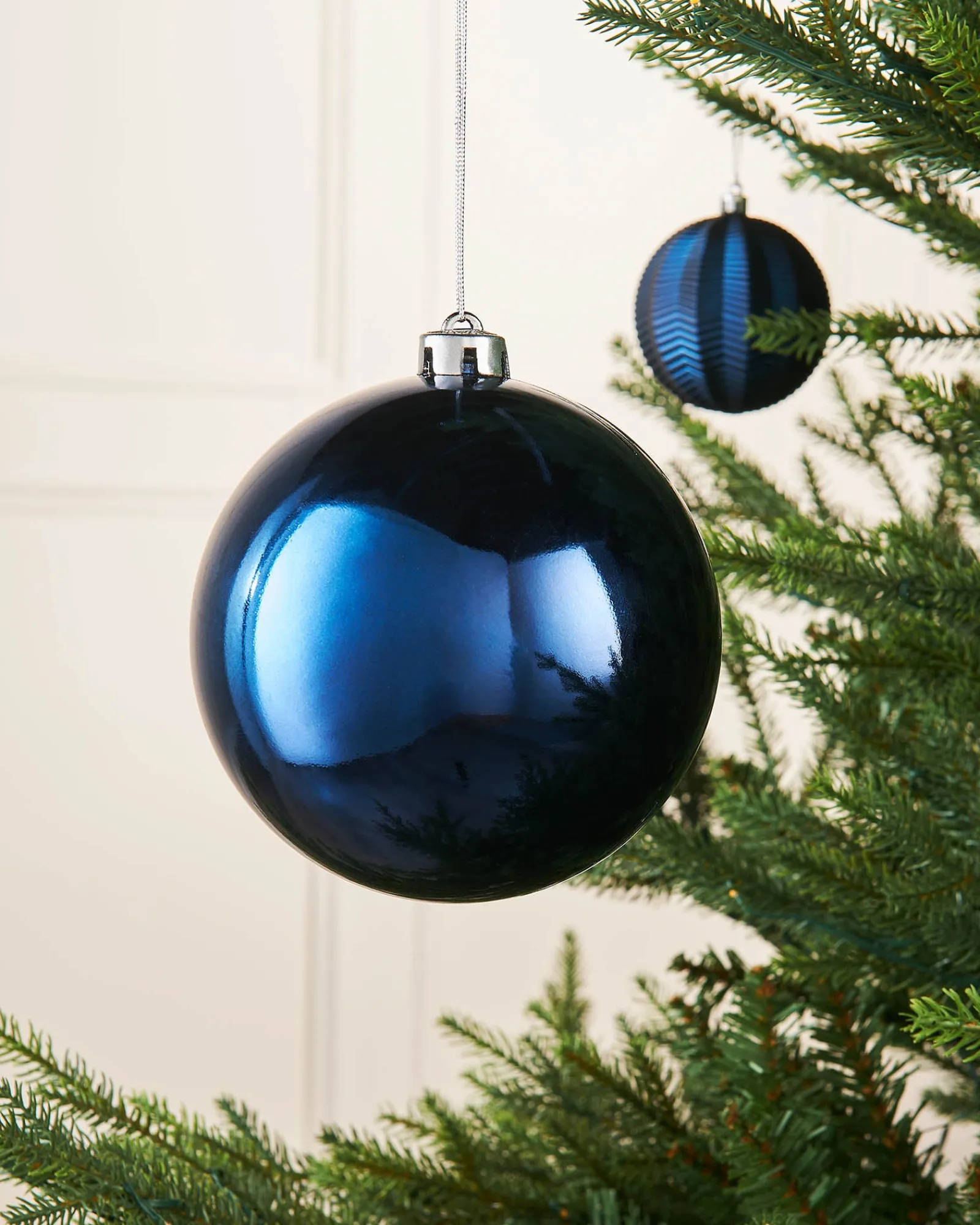 WeRChristmas Navy Blue Large Gloss Shatterproof Bauble, 15 Cm