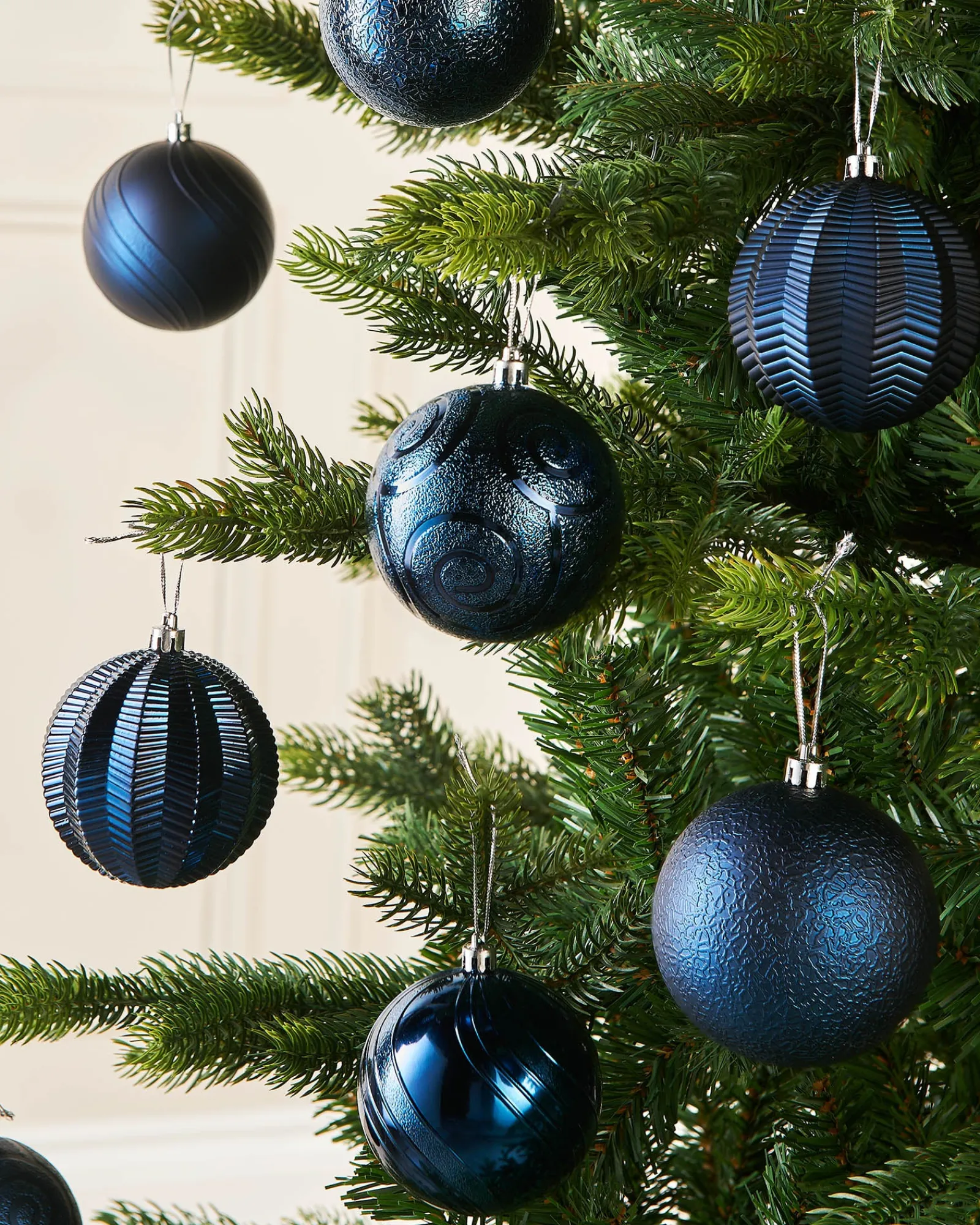 WeRChristmas Navy Blue Shatterproof Baubles, 16 Pack, 8 Cm