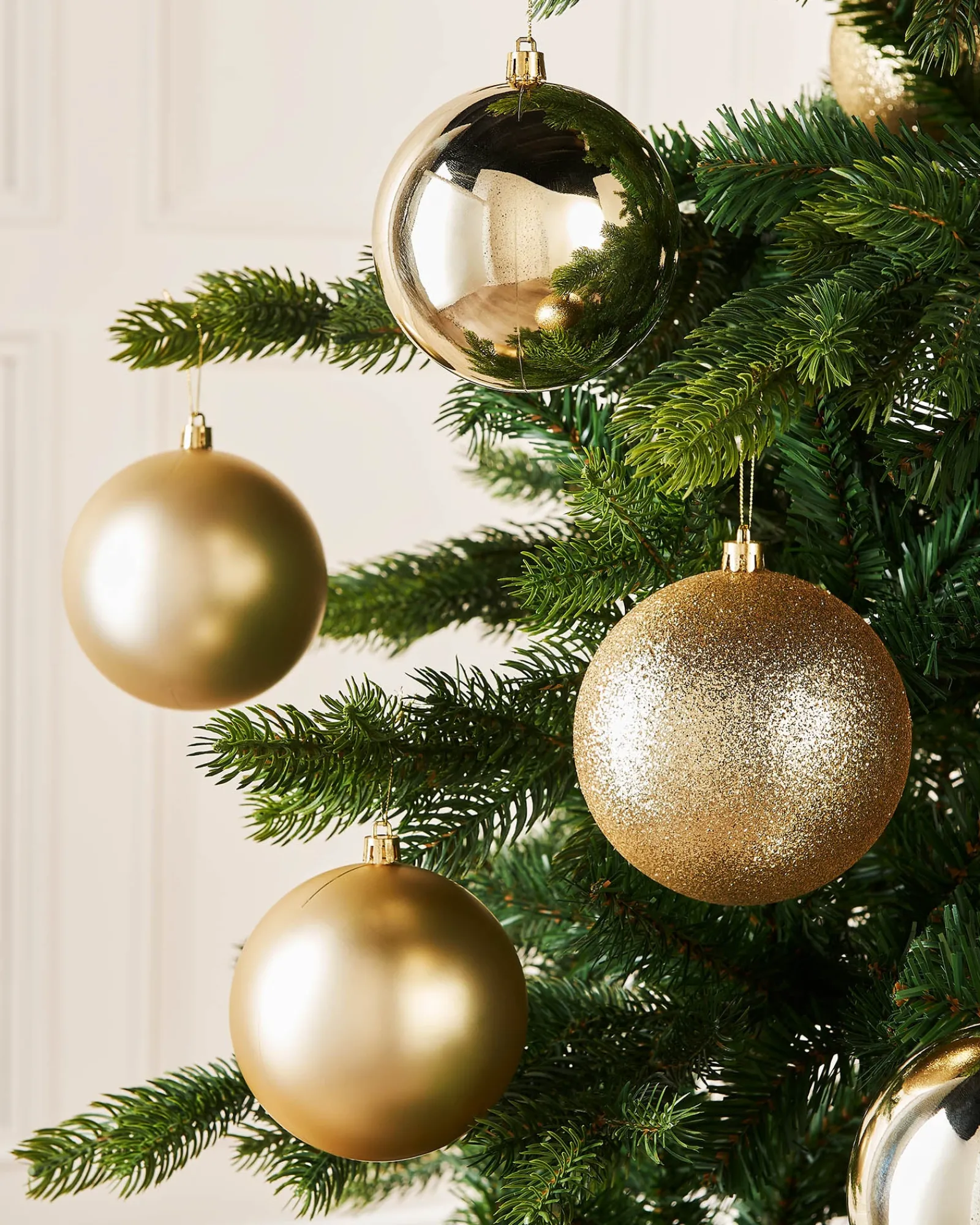 WeRChristmas Pale Gold Shatterproof Baubles, 9 Pack, 10 Cm
