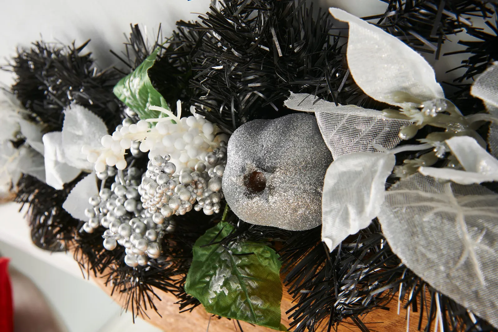 WeRChristmas Pre-Decorated Garland, Black/Silver, 6 Ft