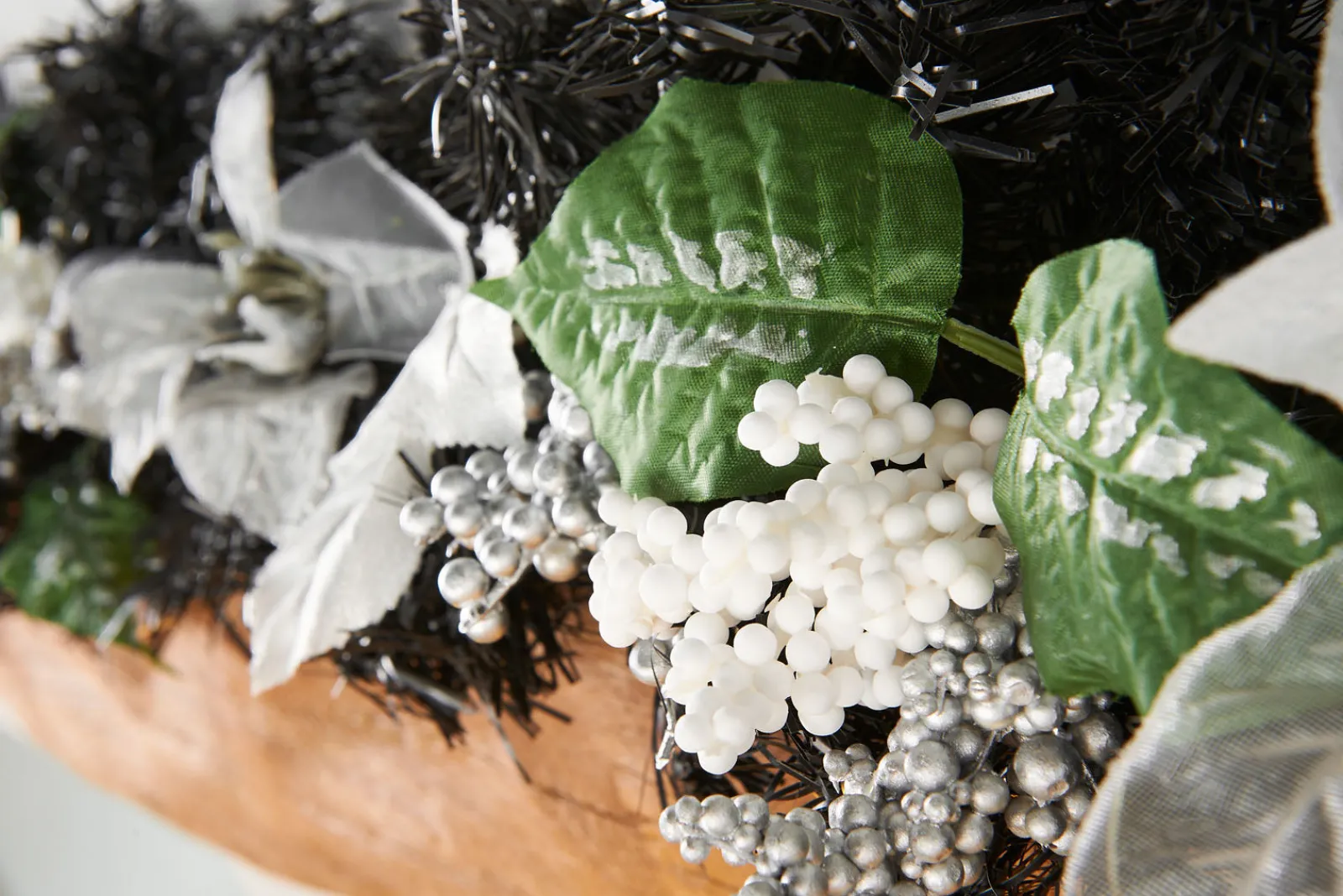 WeRChristmas Pre-Decorated Garland, Black/Silver, 6 Ft