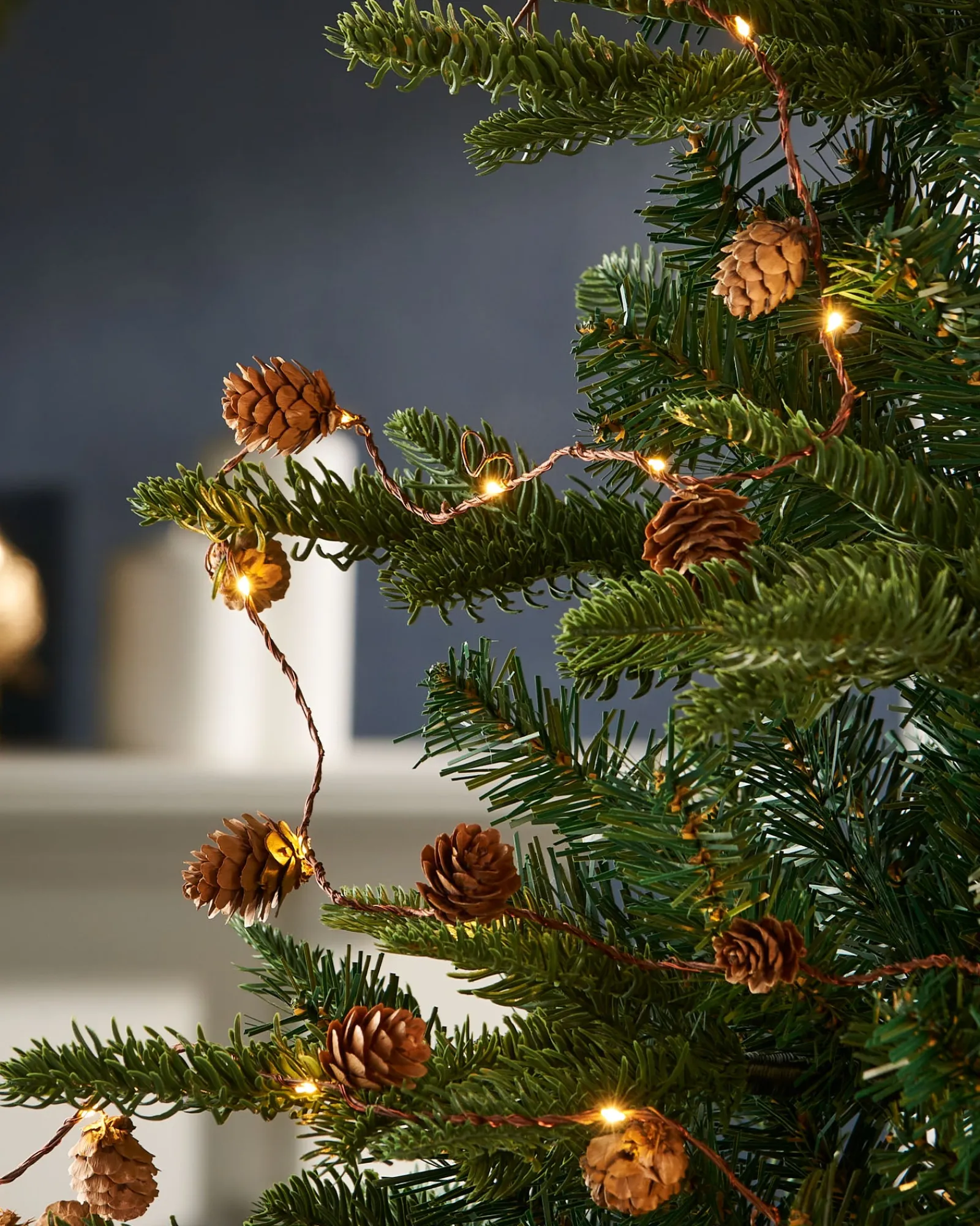 WeRChristmas Pre-Lit 20 LED Pinecone Light String Garland, 6 Ft