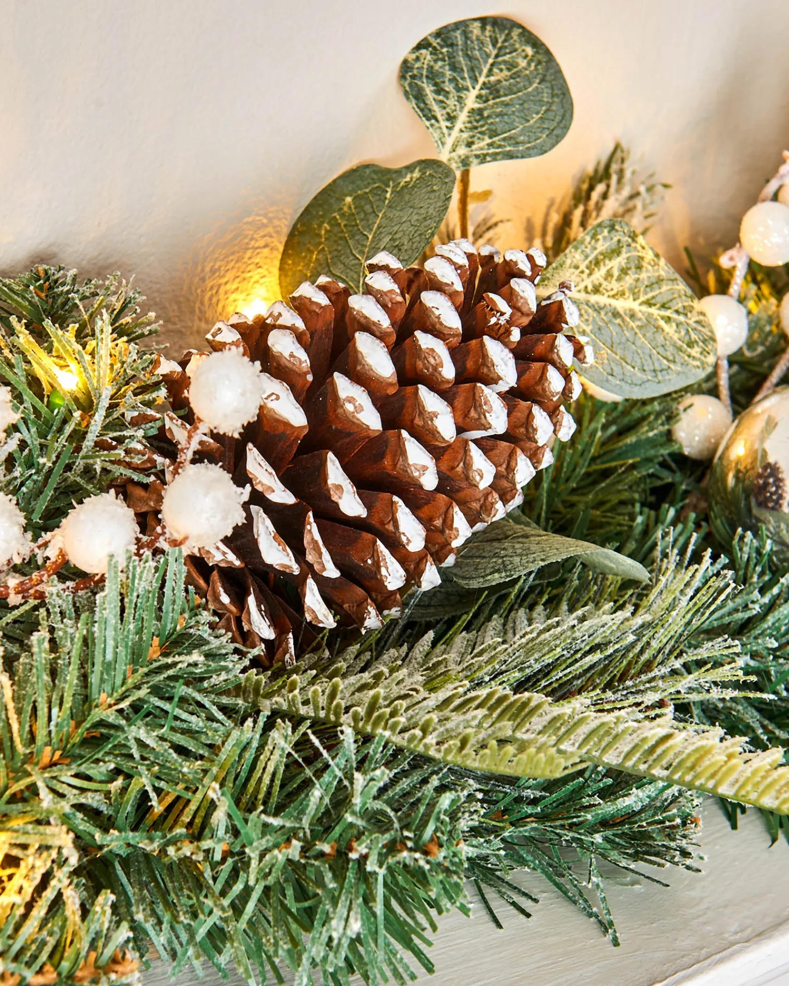 WeRChristmas Pre-Lit Decorated Frosted Garland, White/Silver, 9 Ft