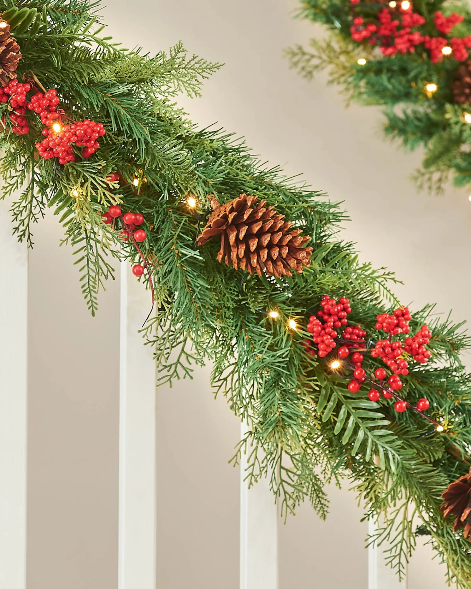 WeRChristmas Pre-Lit Decorated Garland, Pinecones & Berries, 9 Ft