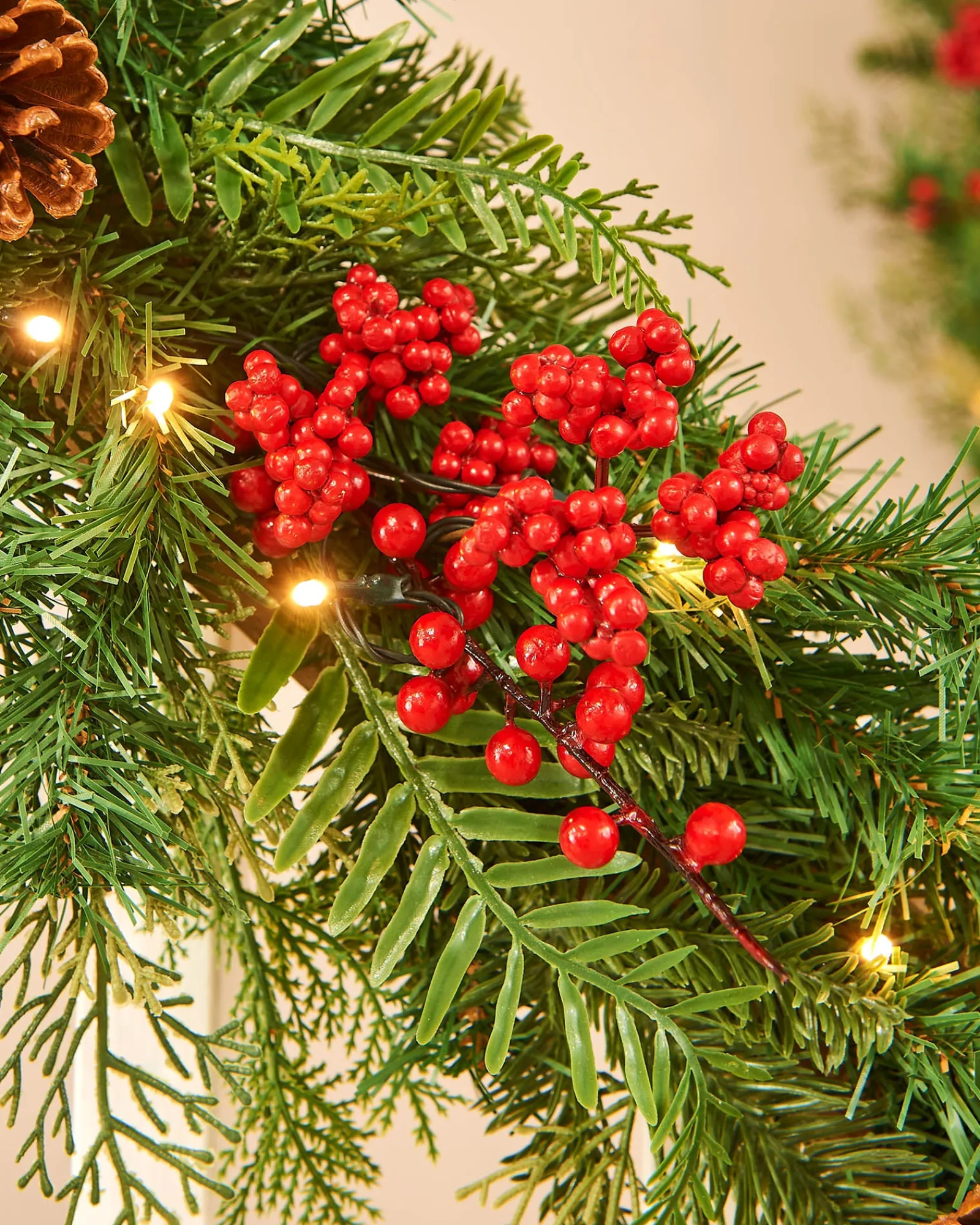 WeRChristmas Pre-Lit Decorated Garland, Pinecones & Berries, 9 Ft