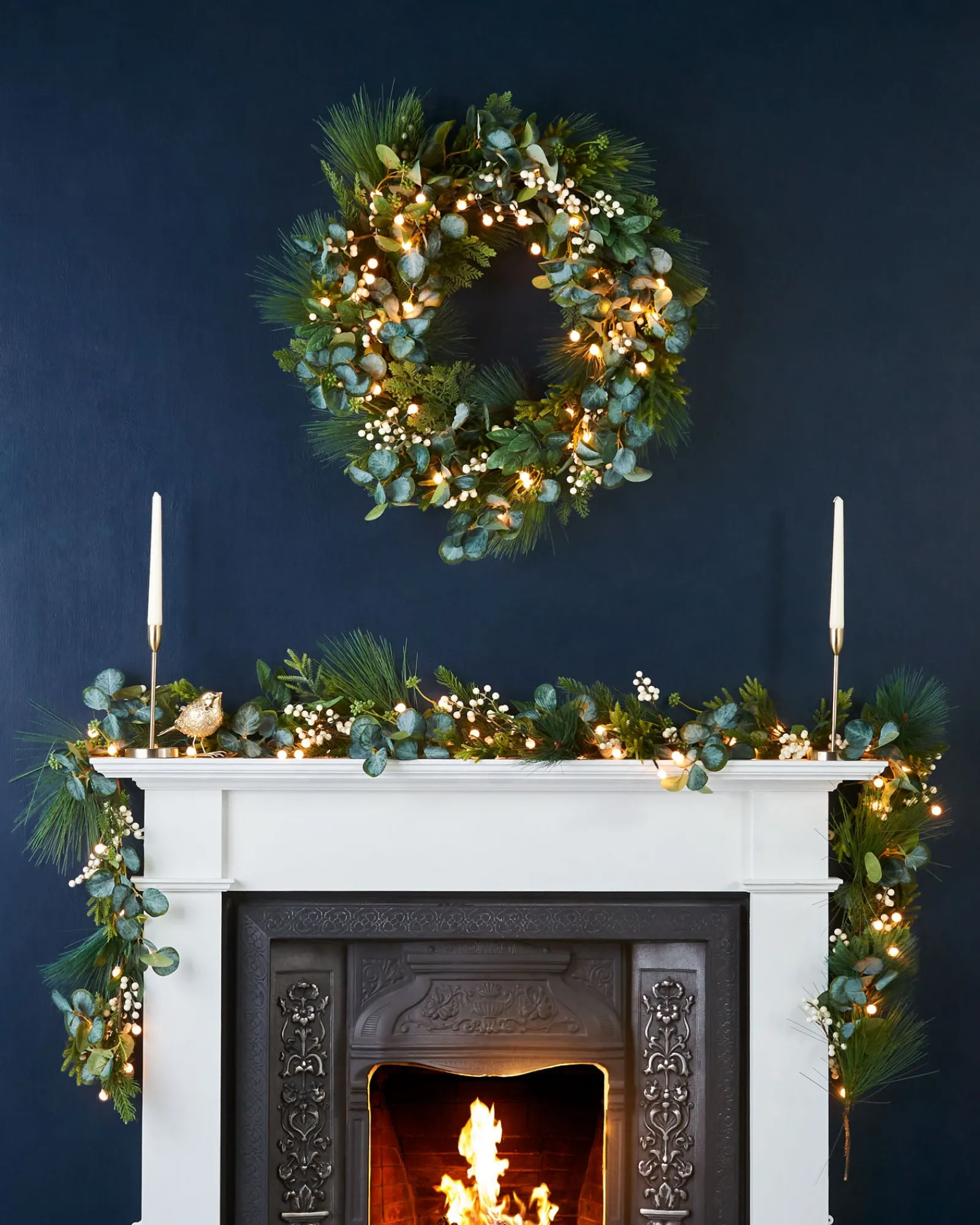 WeRChristmas Pre-Lit Decorated Wreath, Berries & Eucalyptuses, 76 Cm