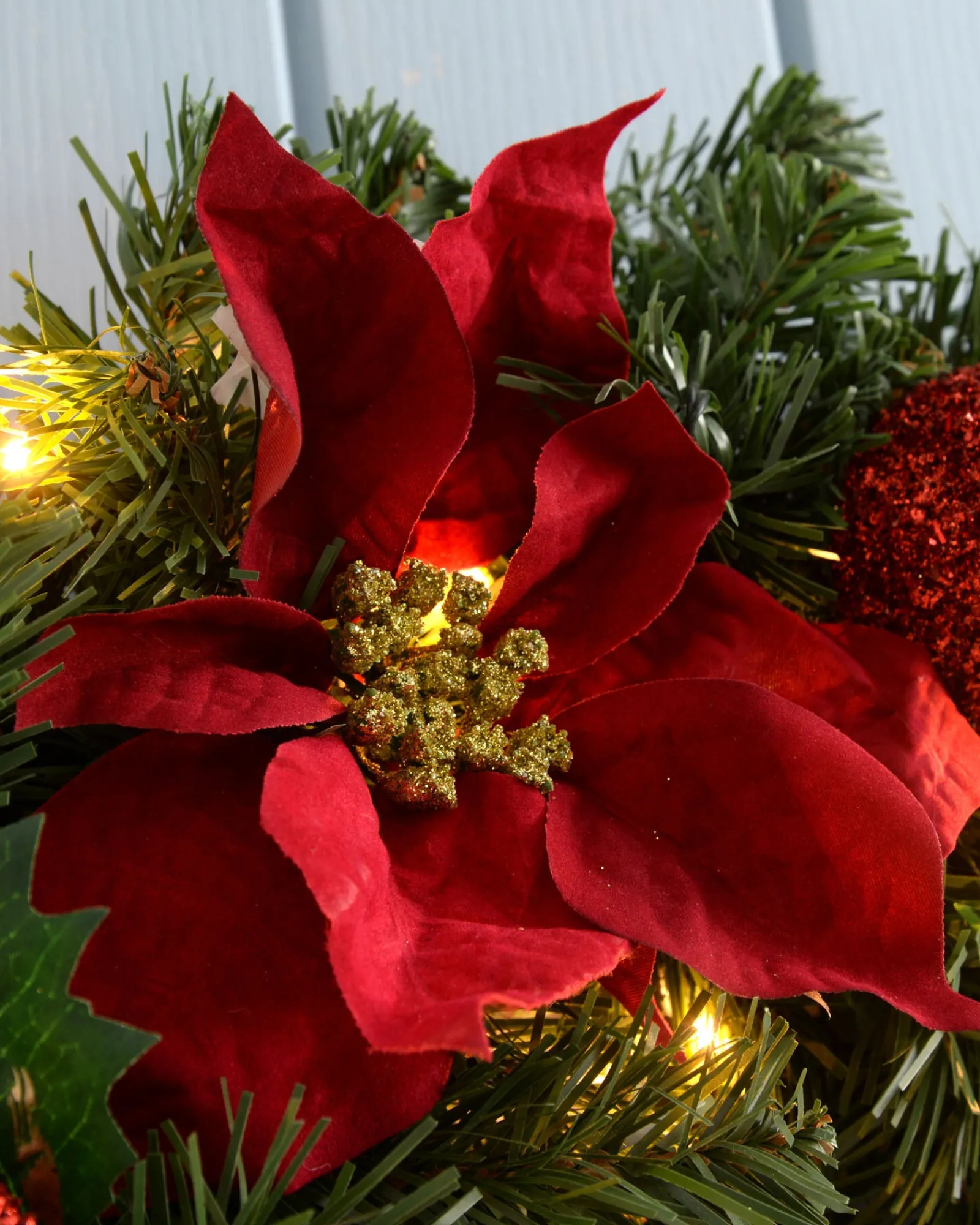 WeRChristmas Pre-Lit Decorated Wreath, Red/Gold, 60 Cm