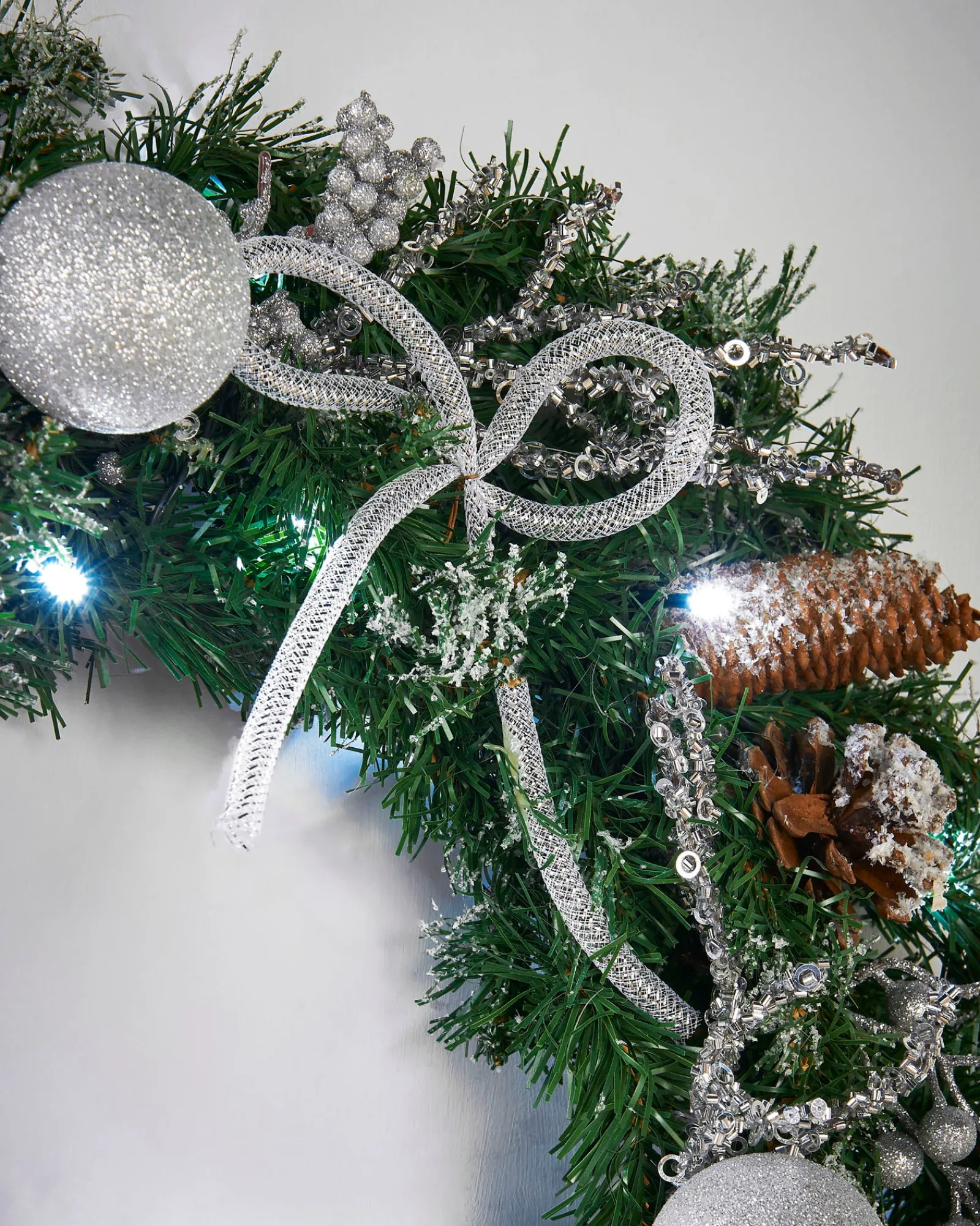 WeRChristmas Pre-Lit Decorated Wreath, Silver Ice, 60 Cm