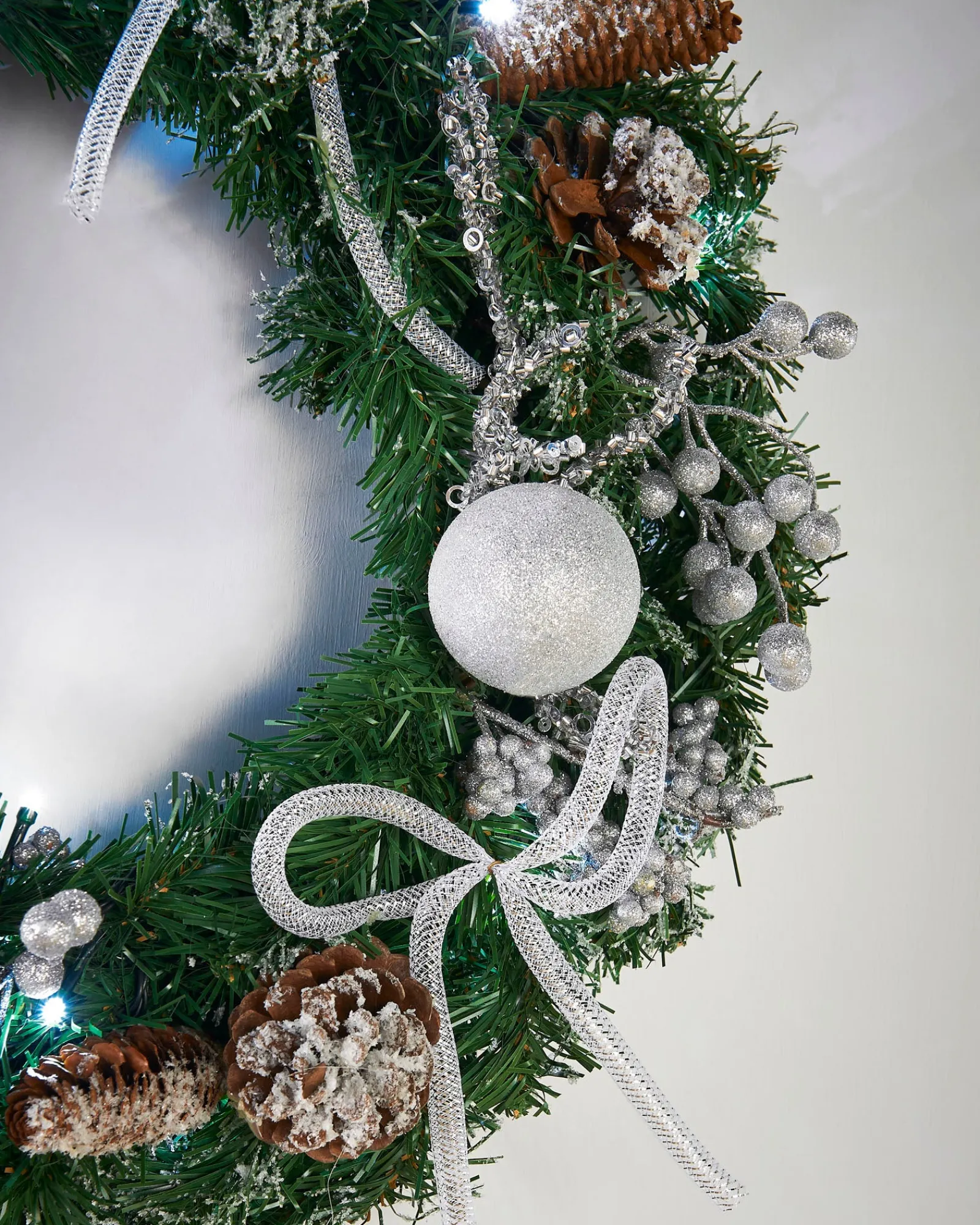 WeRChristmas Pre-Lit Decorated Wreath, Silver Ice, 60 Cm